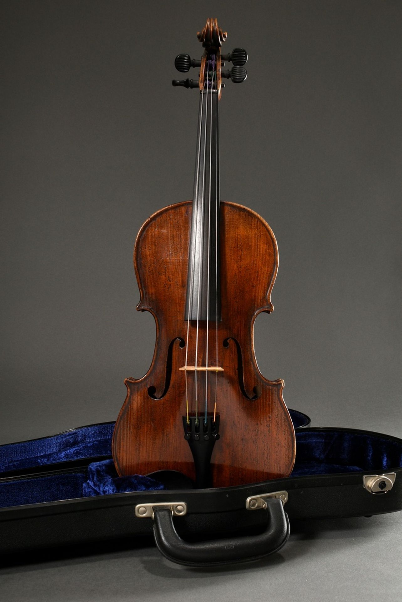 Saxon violin for the English and American market, around 1900, facsimile label inside "Antonius Str