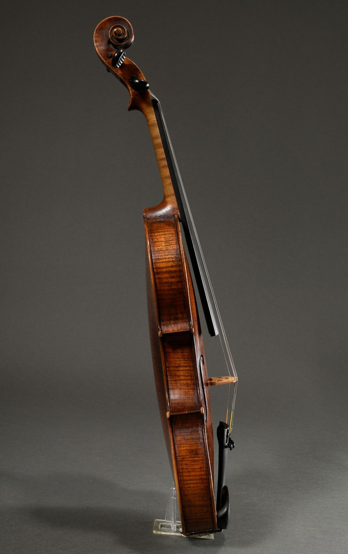 Saxon violin for the English and American market, around 1900, facsimile label inside "Antonius Str - Image 4 of 17