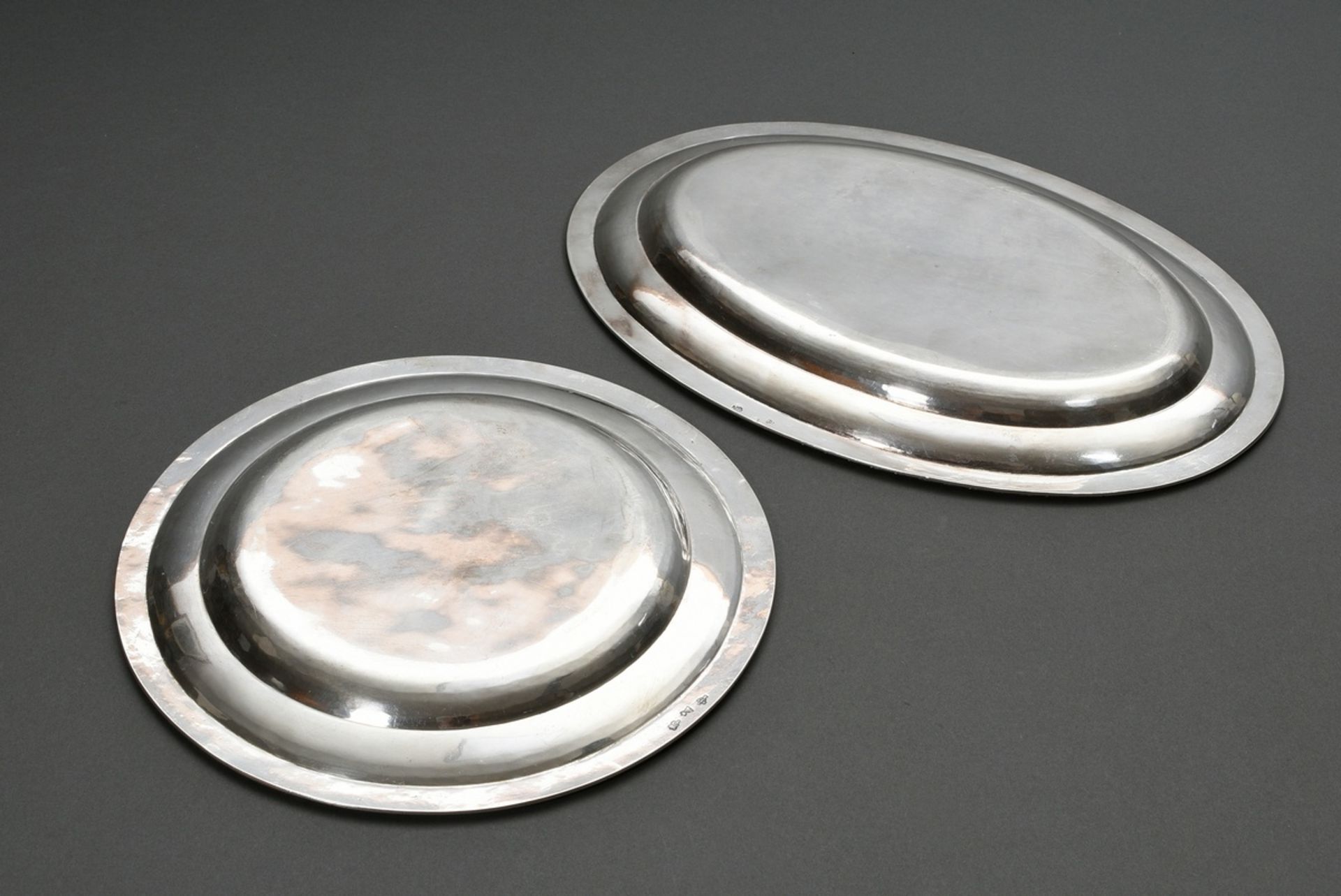 2 Various plates with plastic lorbeer border: round (951g, Ø 30,2cm, Paris 1787) and oval (1149g, 2 - Image 2 of 4