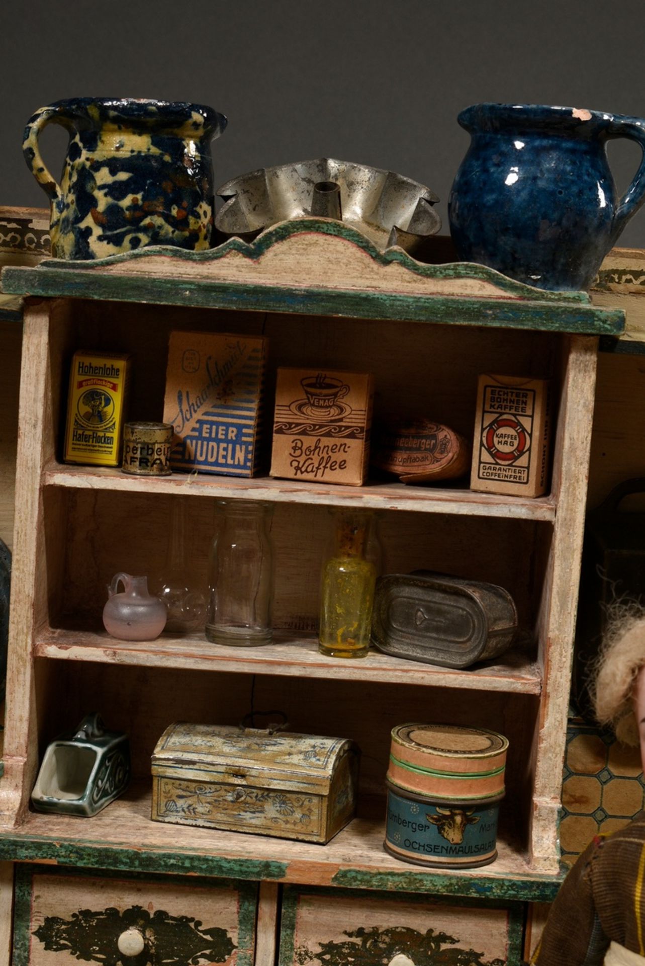 Wilhelminian period doll's kitchen with rich interior, metal cooker, earthenware and porcelain, pew - Image 7 of 18