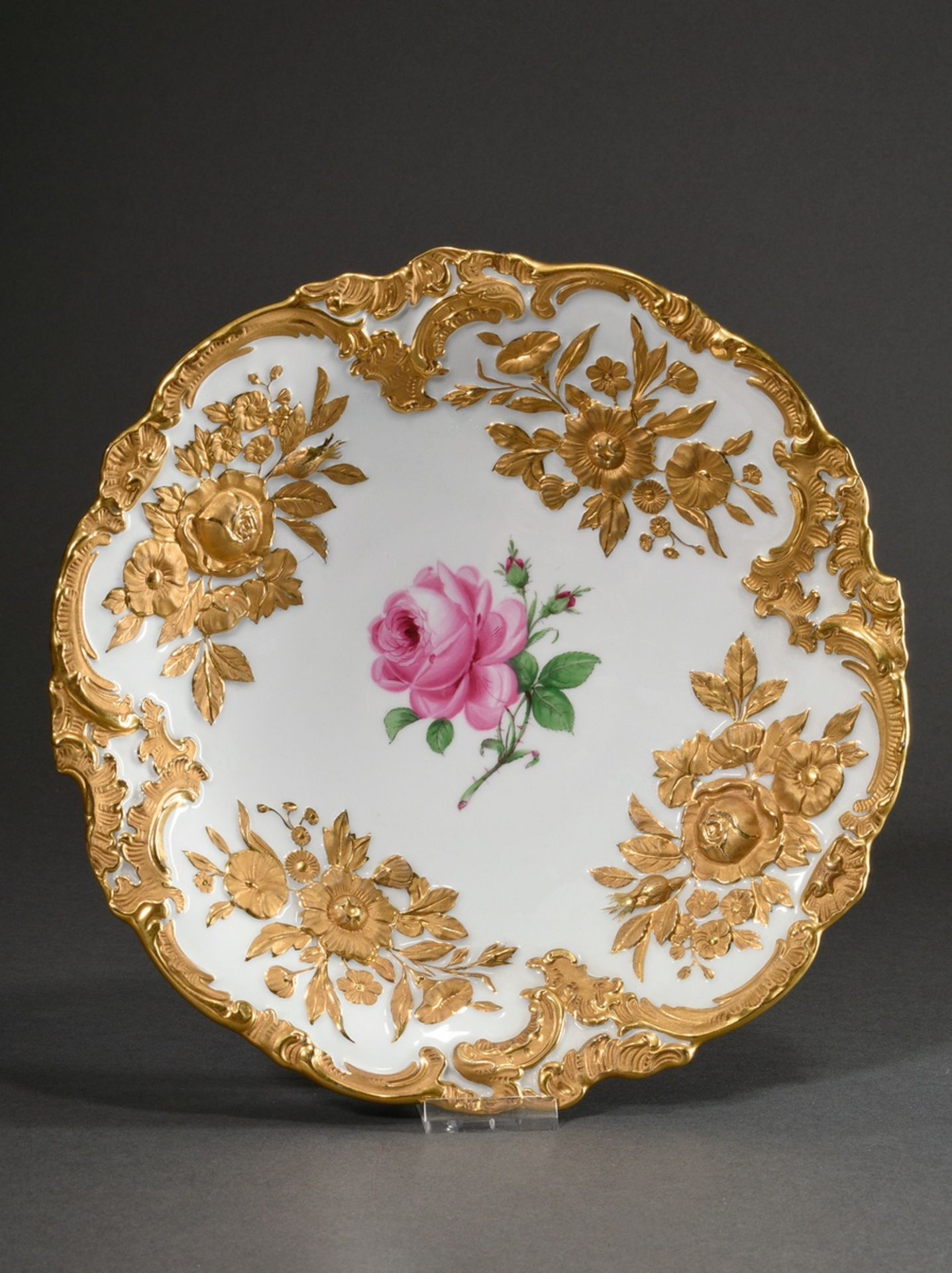 Magnificent Meissen "Rose" plate with richly gilded relief rim, Pfeifer period 1924-1934, model no.
