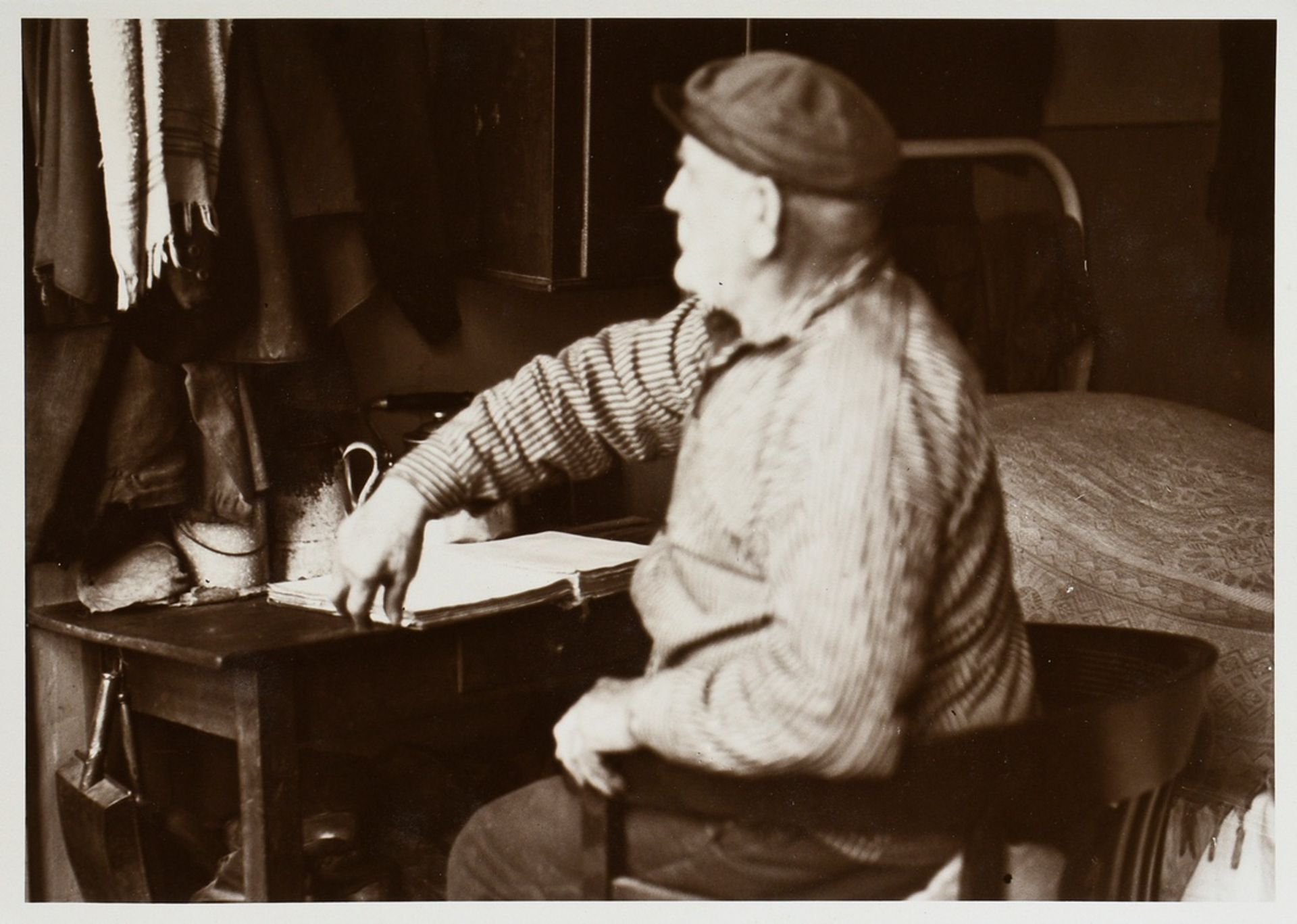 5 Schorer, Joseph (1894-1946) "Seemänner, Armenheim", Fotografien auf Karton montiert, je bez., ver - Bild 2 aus 11