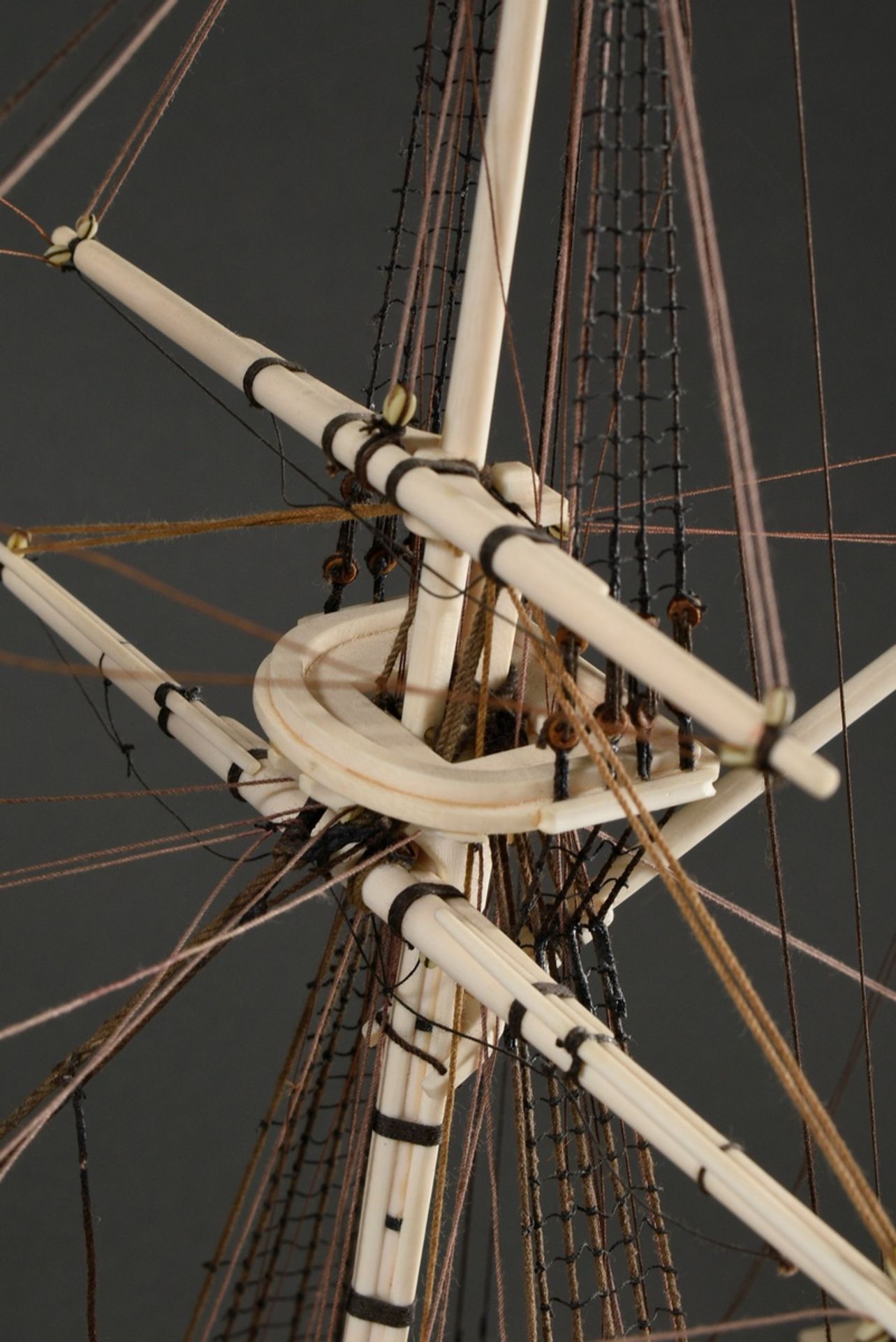 Scrimshaw model ship of the 18 gun brig "Irene" with filigree rigging on wooden base, detailed hand - Image 6 of 15