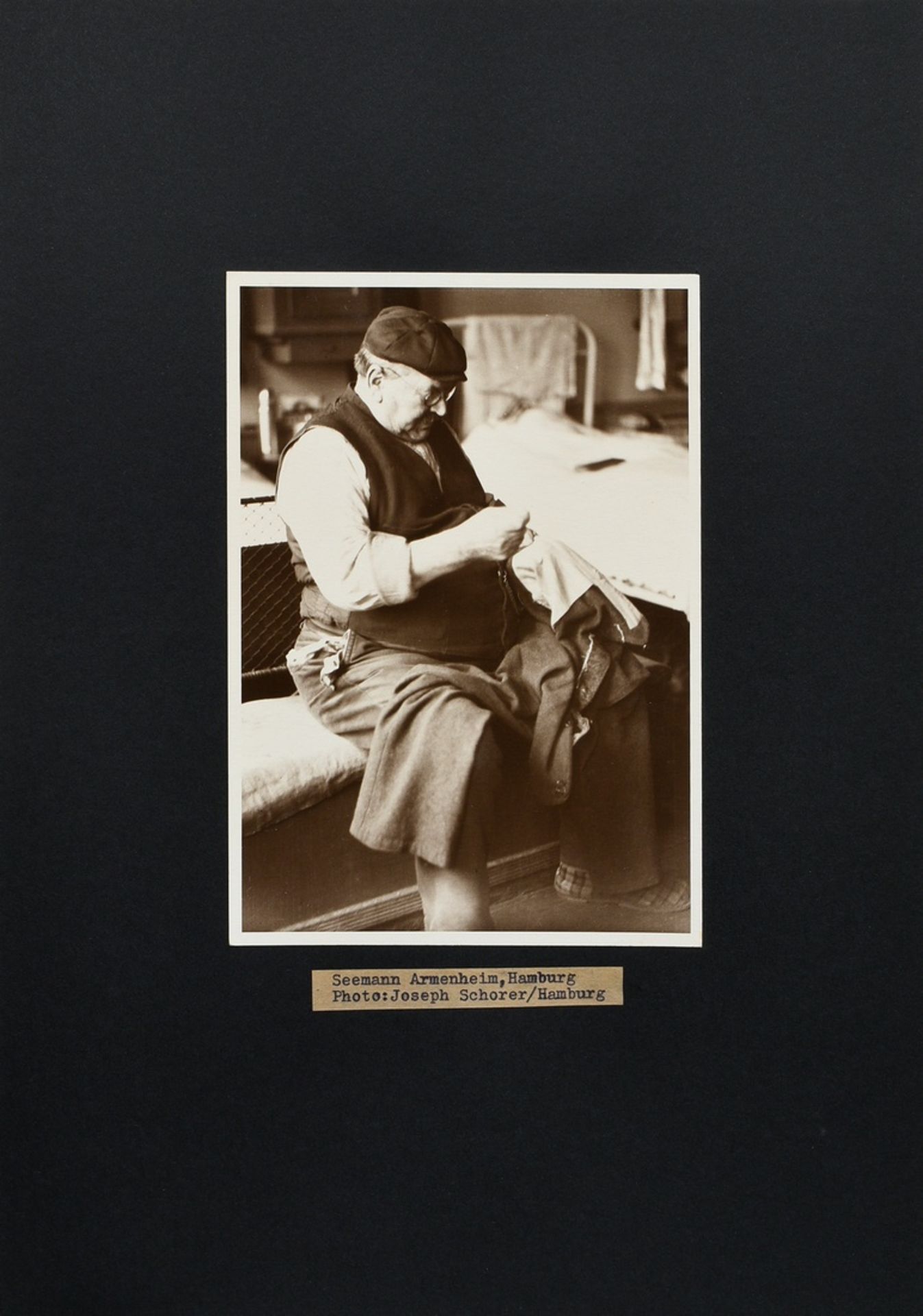 5 Schorer, Joseph (1894-1946) "Seemänner, Armenheim", Fotografien auf Karton montiert, je bez., ver - Bild 10 aus 11