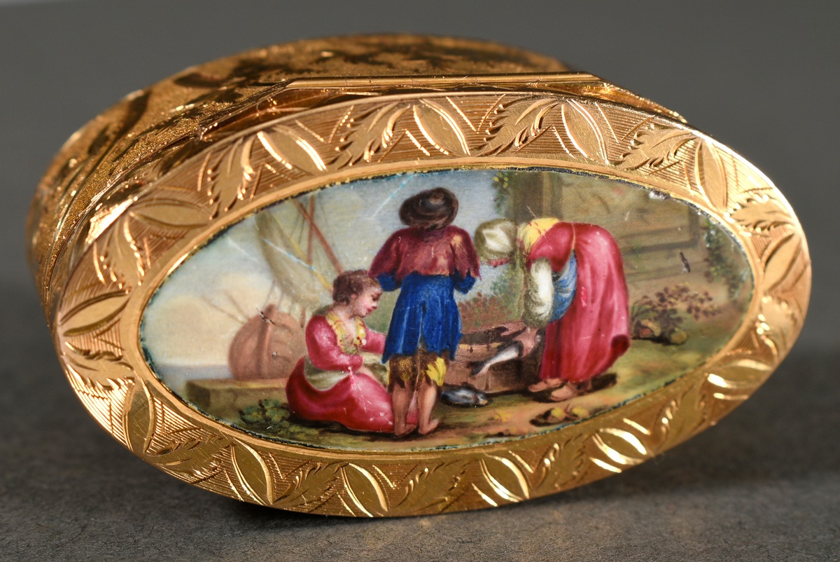 Small oval snuff box with flawless enamel painting "Fishermen's Scene" on the lid, all sides floral - Image 4 of 8