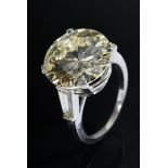 Platin 950 Diamant Solitär Ring (ca. 10.05ct/VVS2/Yellow/S-T), seitlich 2 Trapez Diamanten (ca. 0,3