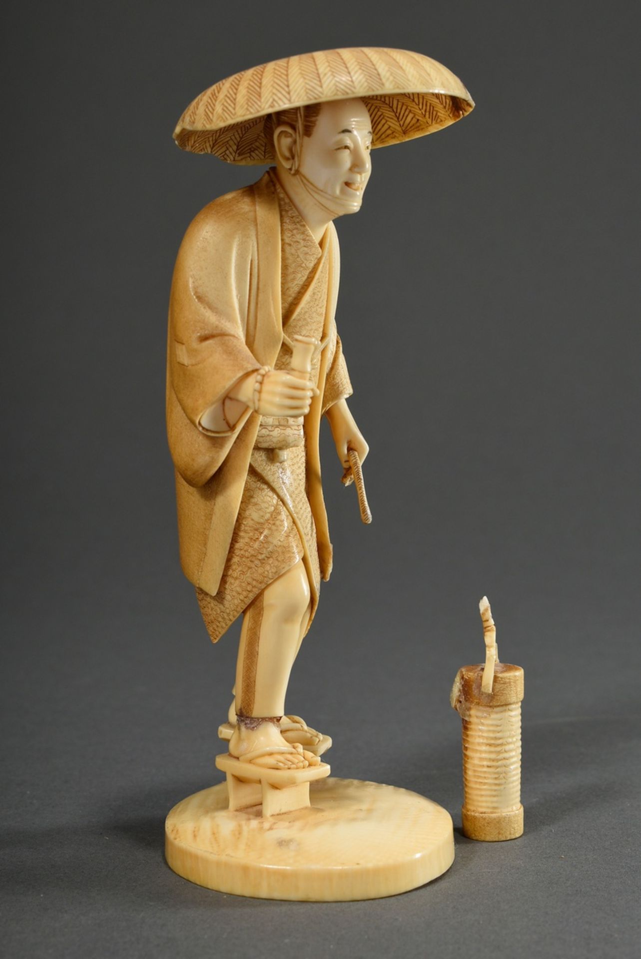 Ishikawa Komei (1852-1913) attributed, Okimono "Man with lantern", ivory carved and fine engraved, - Image 2 of 14