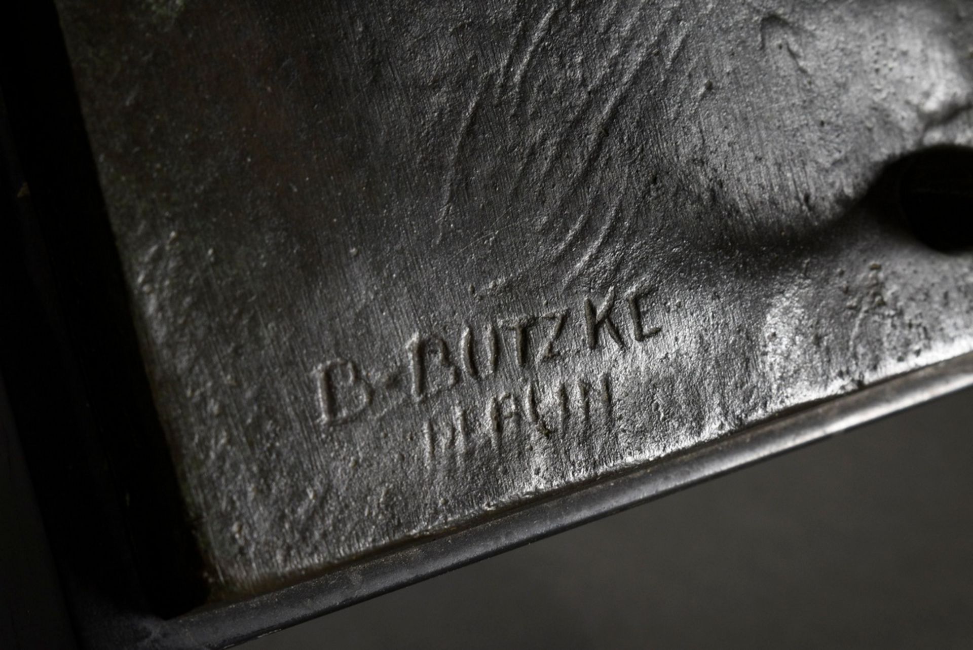 Butzke, Bernhard (1867-1952) "Reh mit Kitz", Bronze, dunkel patiniert, Plinthe sign./bez., Bildgies - Bild 3 aus 5