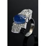 Weißgold 333 Art Deco Ring mit hohem Saphir Cabochon und Brillanten (zus. ca. 1.20ct/VSI-SI/W-C), 6