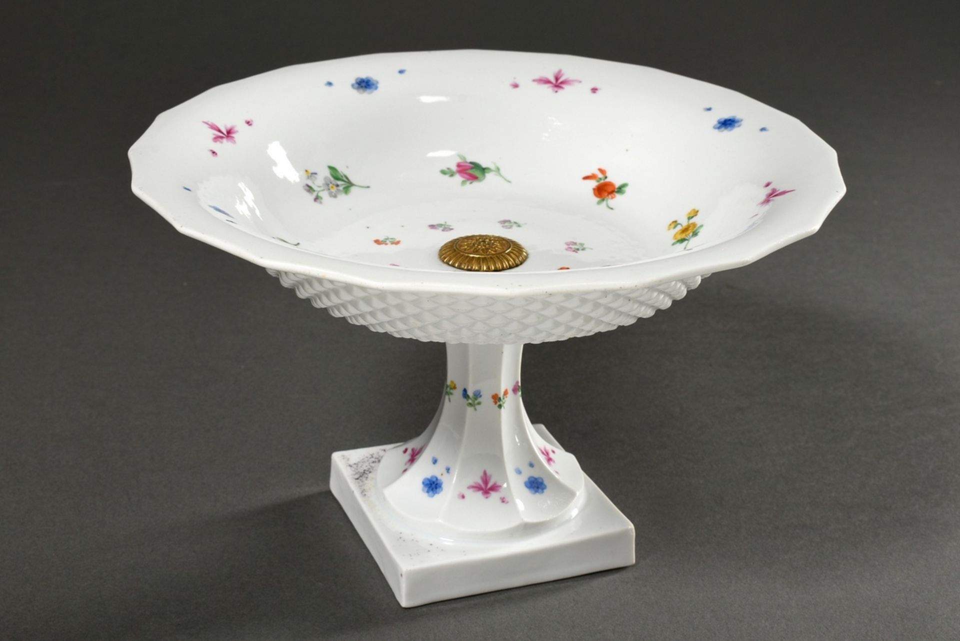 Meissen Biedermeier centrepiece bowl with relief rim and polychrome "Streublumen" painting, 19th c.