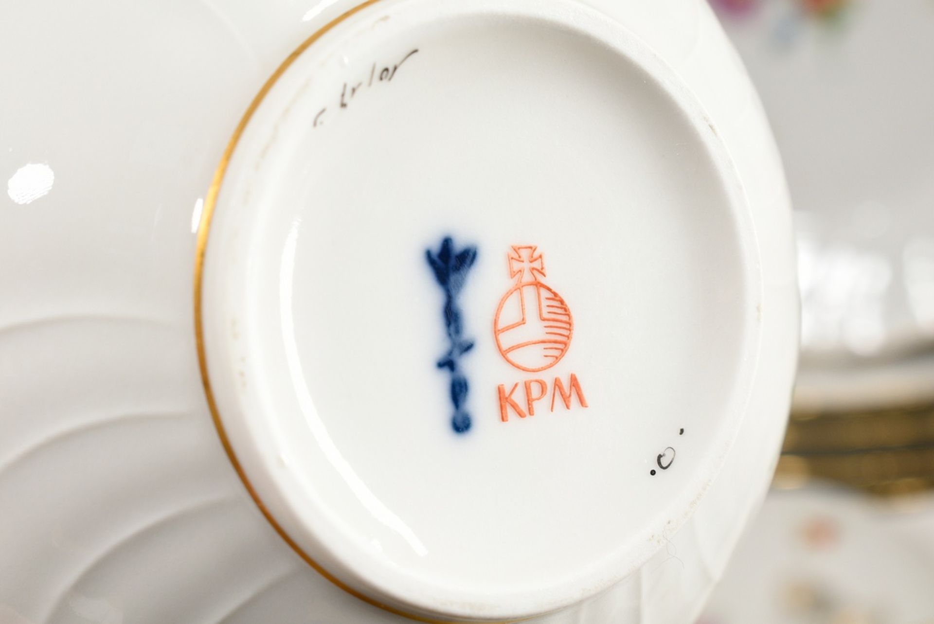 114 pieces KPM dinner service "Neuosier" with polychrome painting "flowers and insects" consisting  - Image 11 of 14