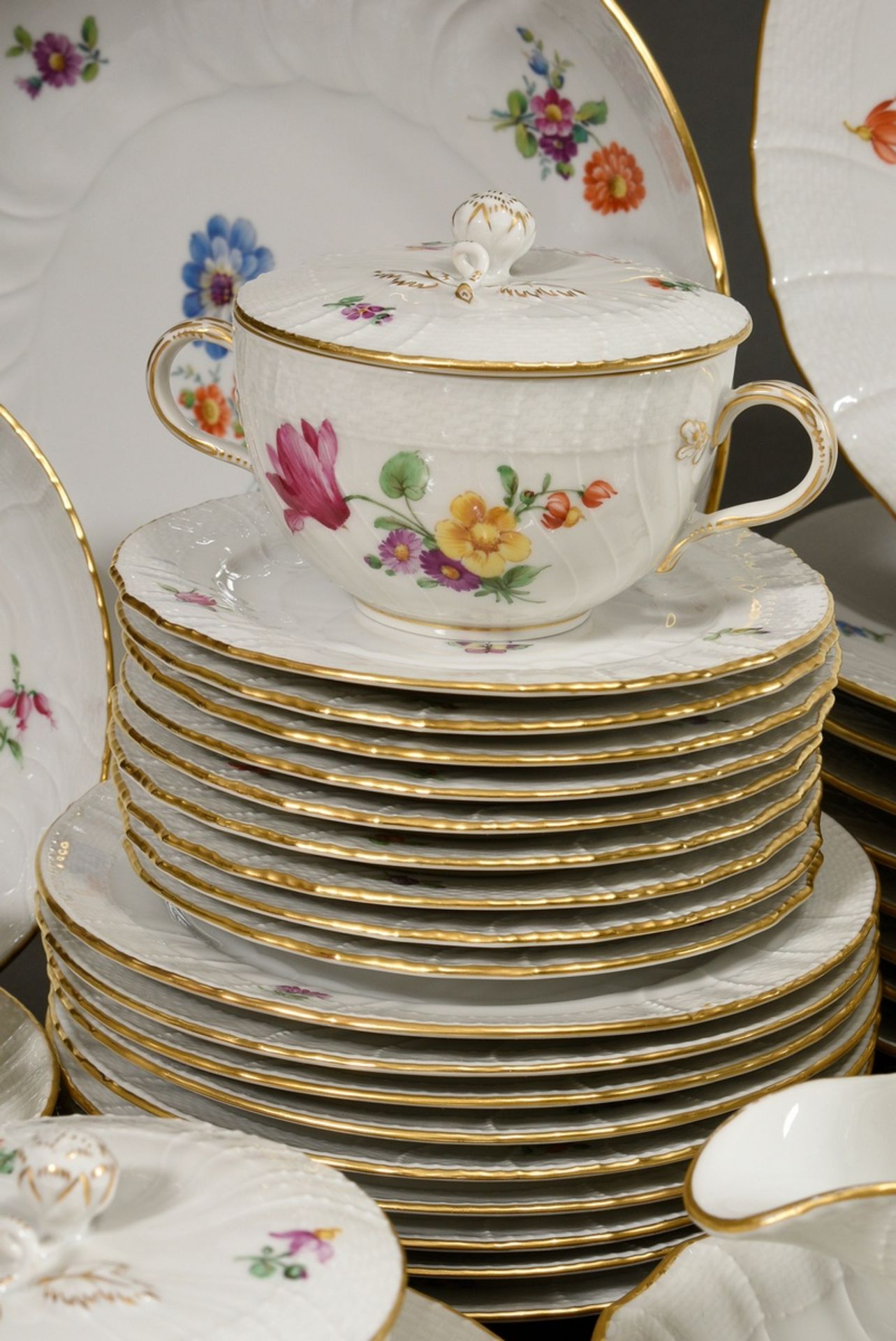 114 pieces KPM dinner service "Neuosier" with polychrome painting "flowers and insects" consisting  - Image 8 of 14