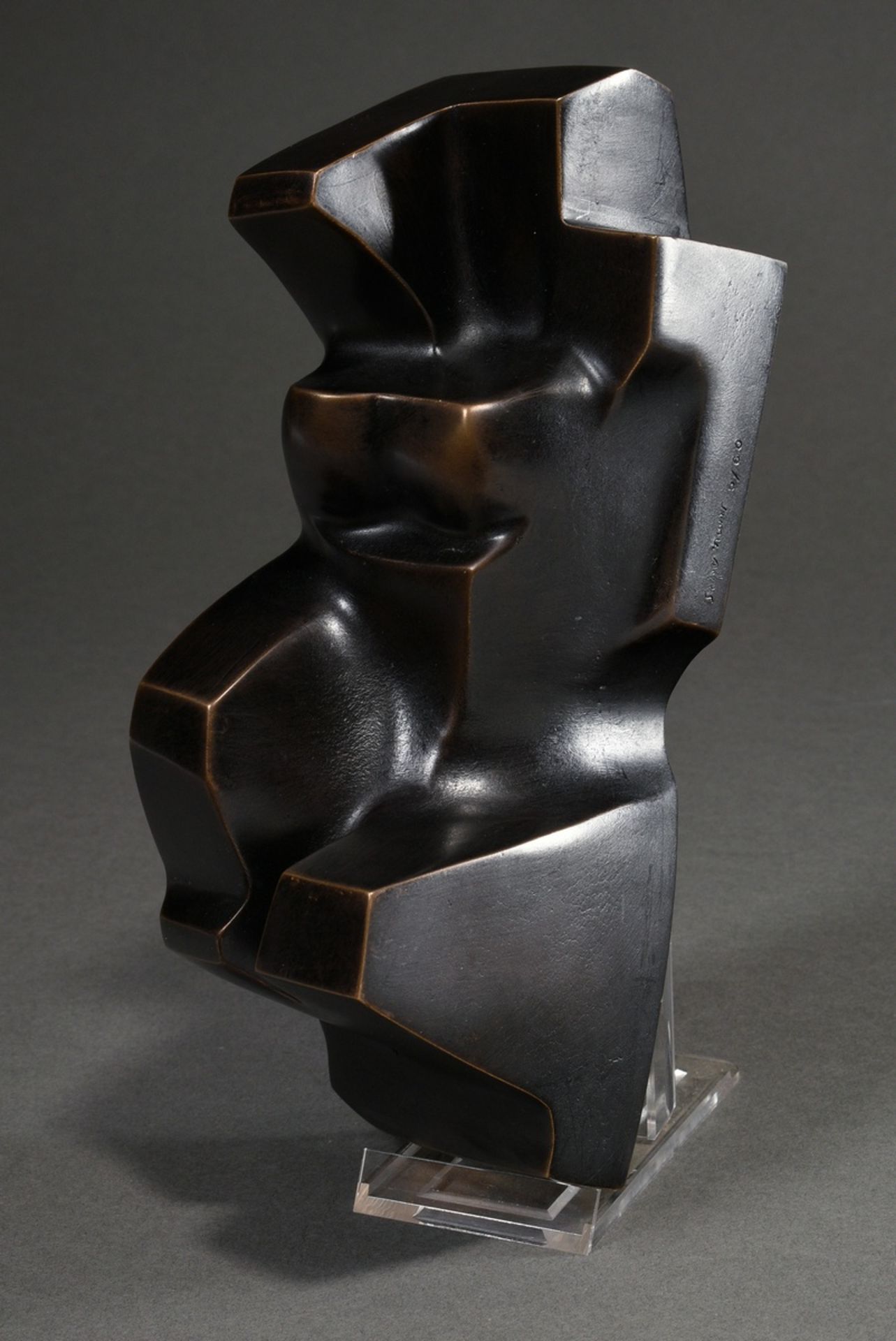 Schumann, Pierre (1917-2011) "Carrara liegend, weiblich", Bronze dunkel patiniert, 5/60, seitl. sig - Bild 2 aus 7