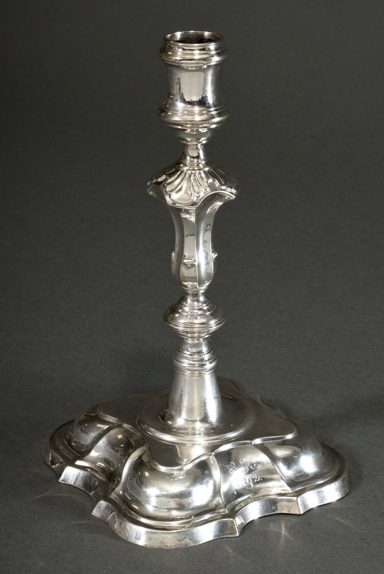 Candlestick in baroque form on four-piece cambered base, MM: Georg Heinrich Bekedorf, Hannover hall