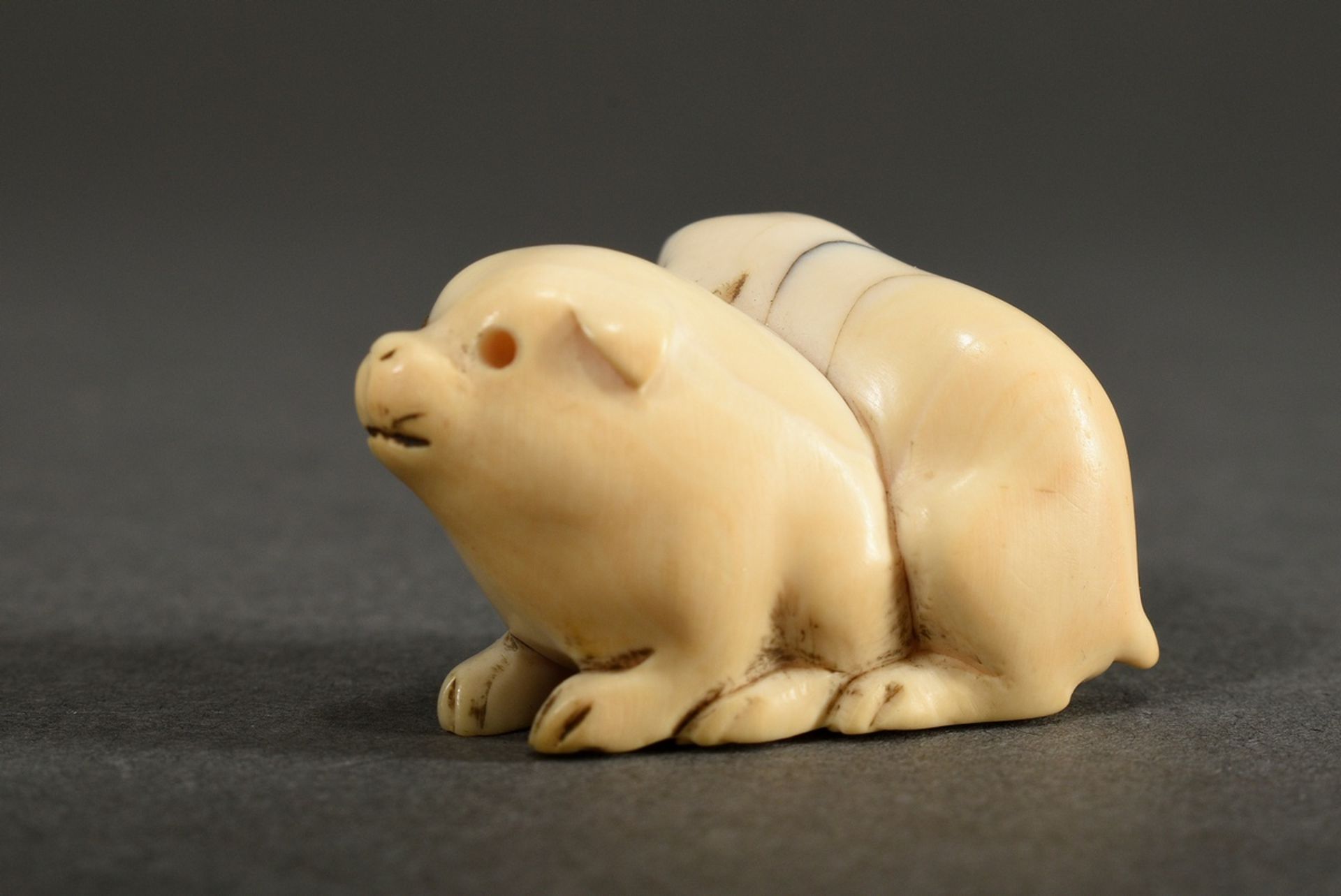 Ivory netsuke "Two puppies" with inlaid horn eyes (1 missing), Japan circa 1900, h. 2cm, cracks, ni - Image 3 of 6