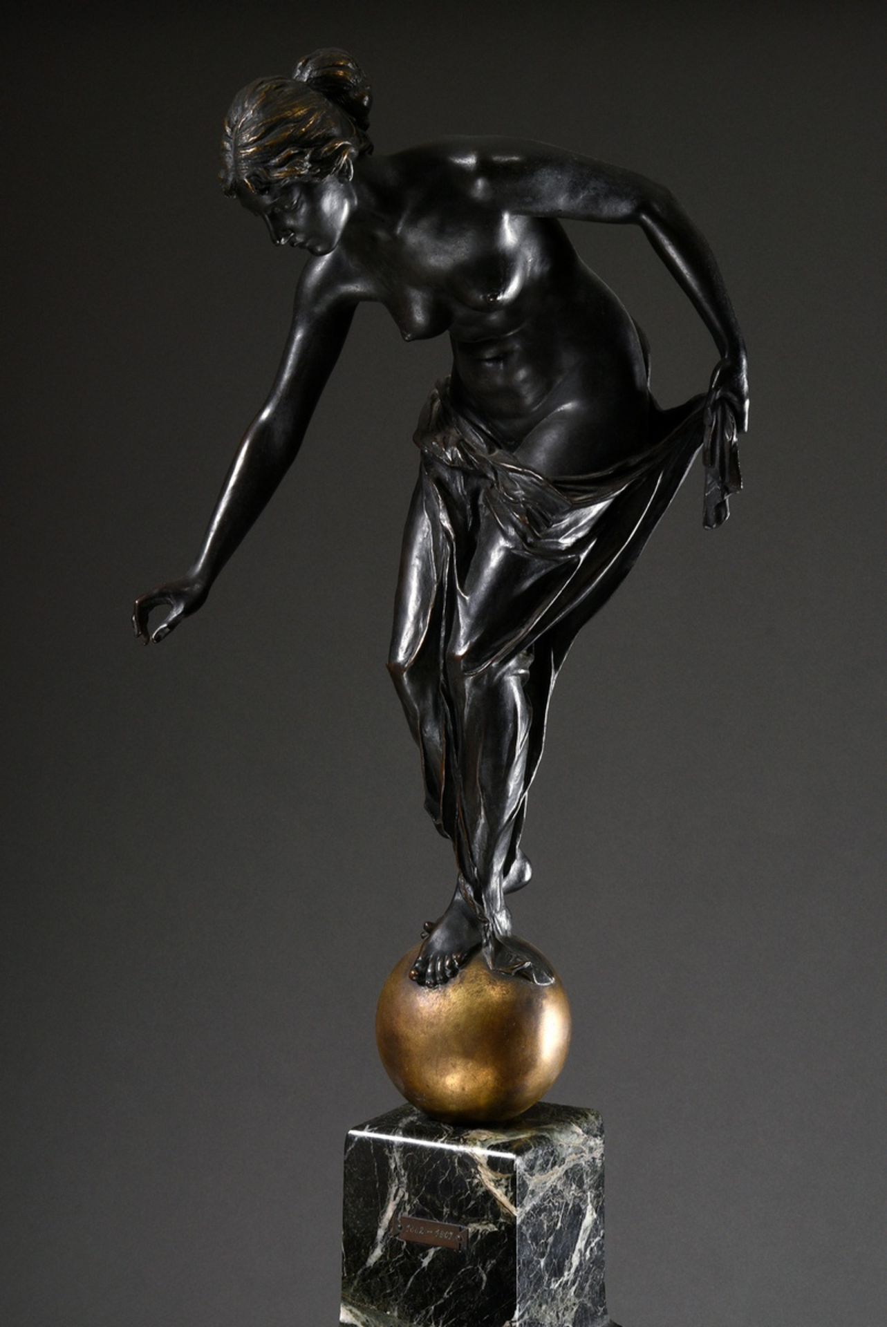 Wenck, Ernst (1865-1929) "Irene" 1903, vergoldete und dunkel patinierte Bronze auf grünem Marmor So - Bild 2 aus 18