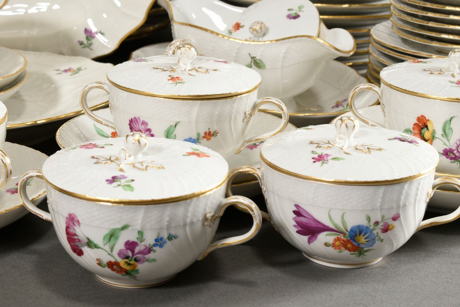 114 pieces KPM dinner service "Neuosier" with polychrome painting "flowers and insects" consisting  - Image 4 of 14