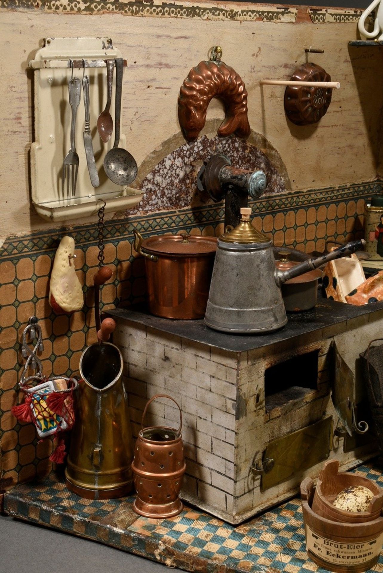 Wilhelminian period doll's kitchen with rich interior, metal cooker, earthenware and porcelain, pew - Image 3 of 18