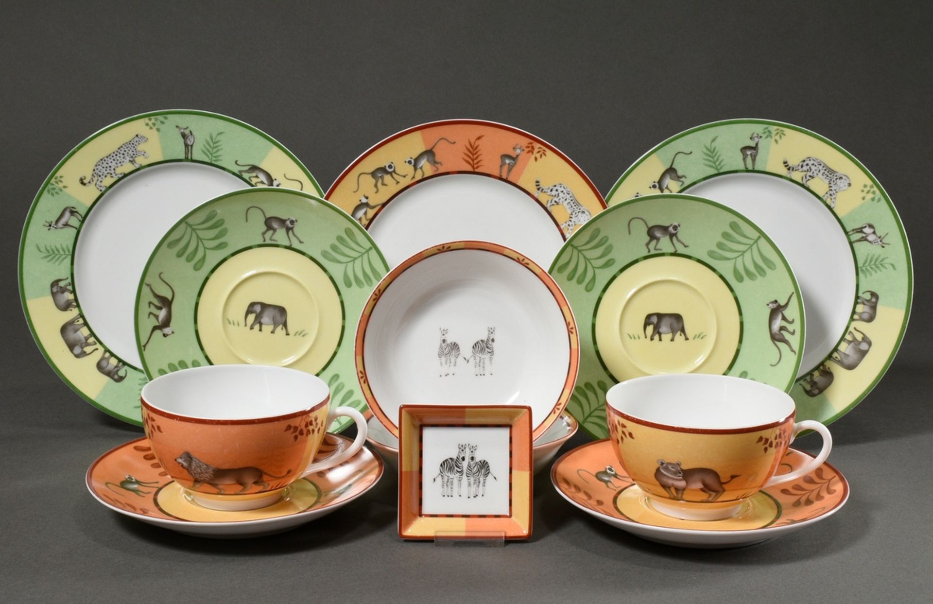 8 Pieces Hermès tableware "Africa" consisting of: 3 plates (Ø 22,5cm), 2 cups/4 UT (h. 7,5cm), 2 sm