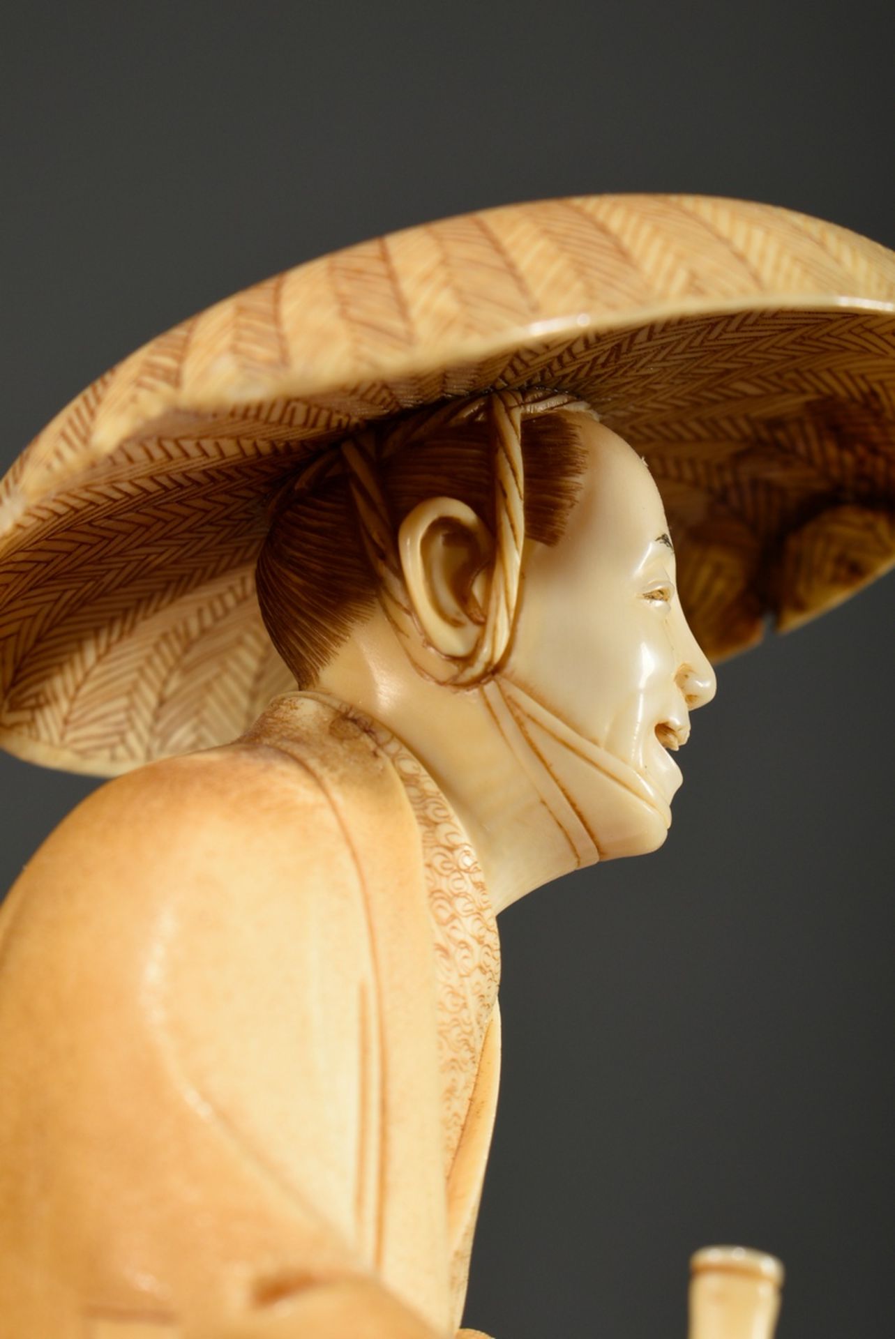 Ishikawa Komei (1852-1913) attributed, Okimono "Man with lantern", ivory carved and fine engraved, - Image 11 of 14