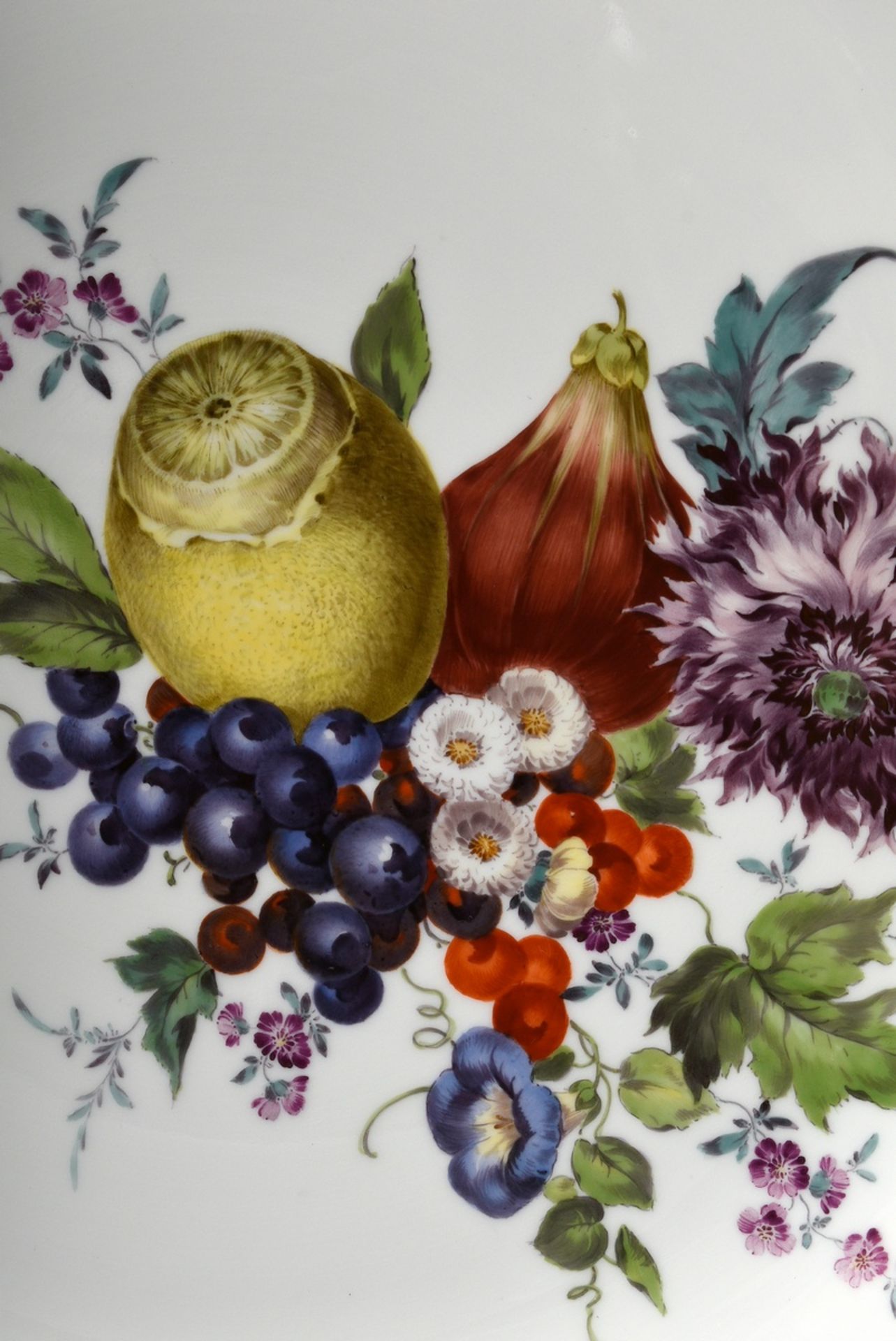 Pair of large Meissen wall plates with polychrome fruit painting and basket rim, 20th century, scri - Image 7 of 7