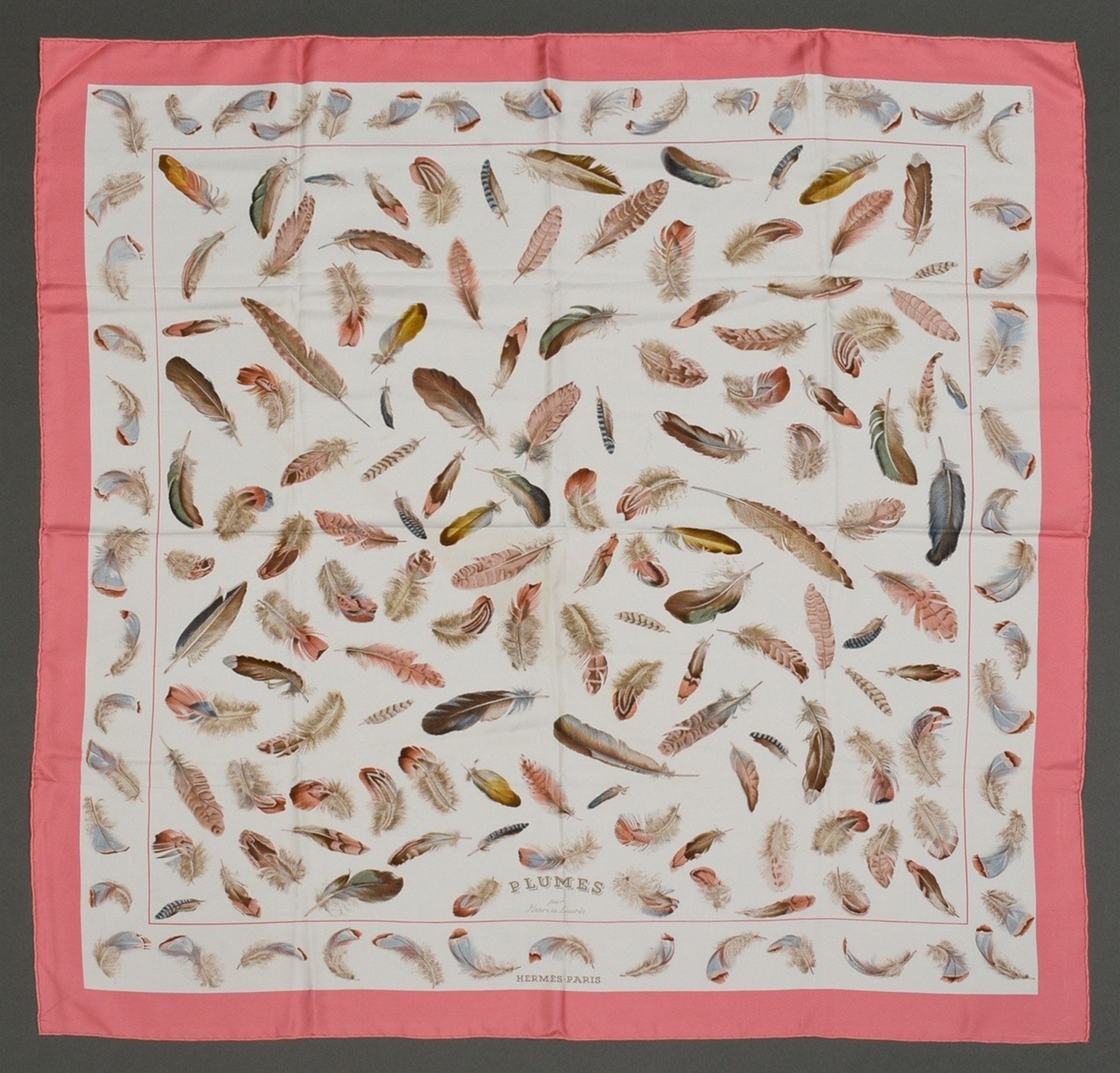 Hermès silk carré "Plumes" in pink, design: Henri de Linares 1953, rolled edge, 90x90cm - Image 2 of 5