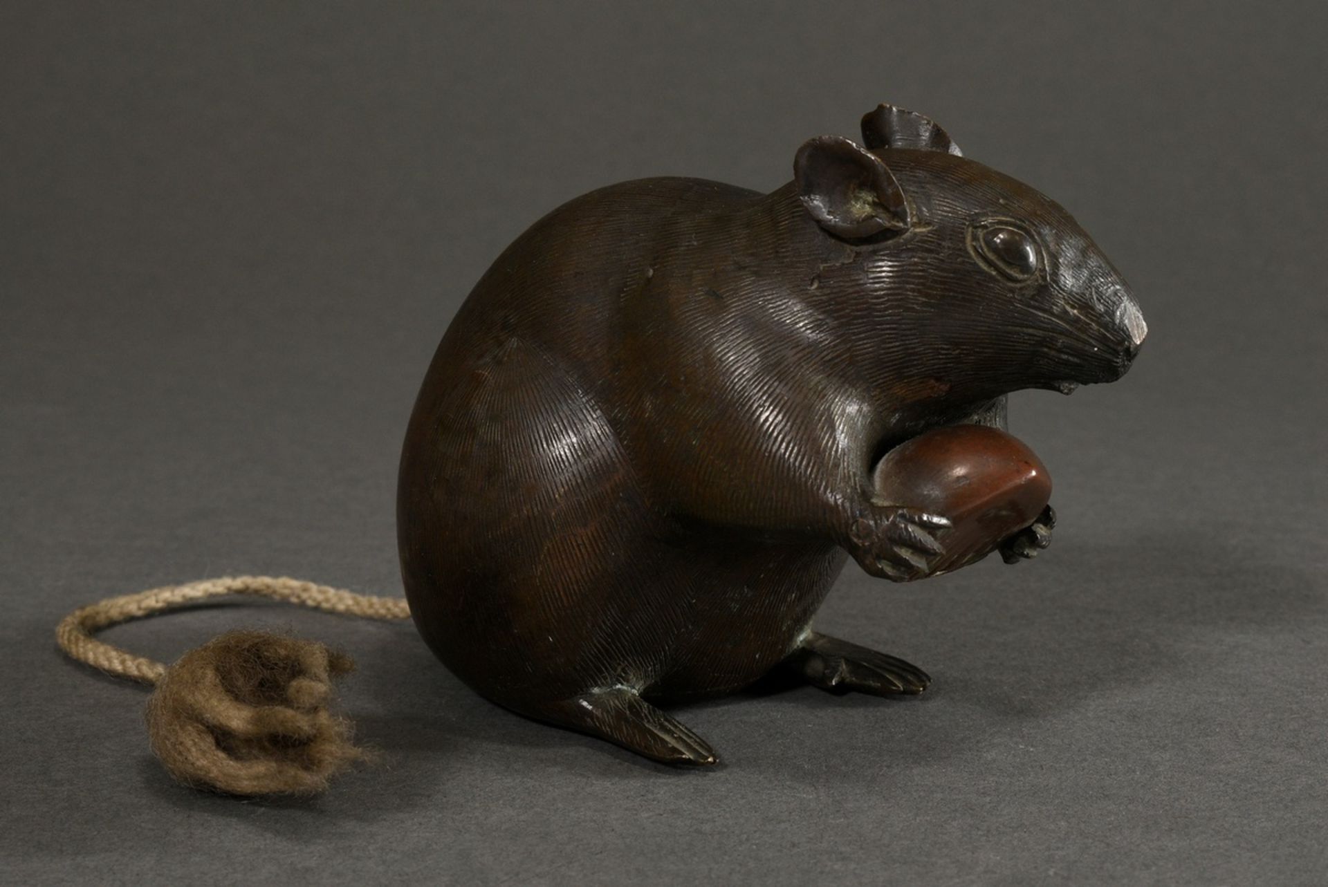 Japanese bronze "Rat with chestnut", sign., Meiji period, h. 9,5cm, tail replaced