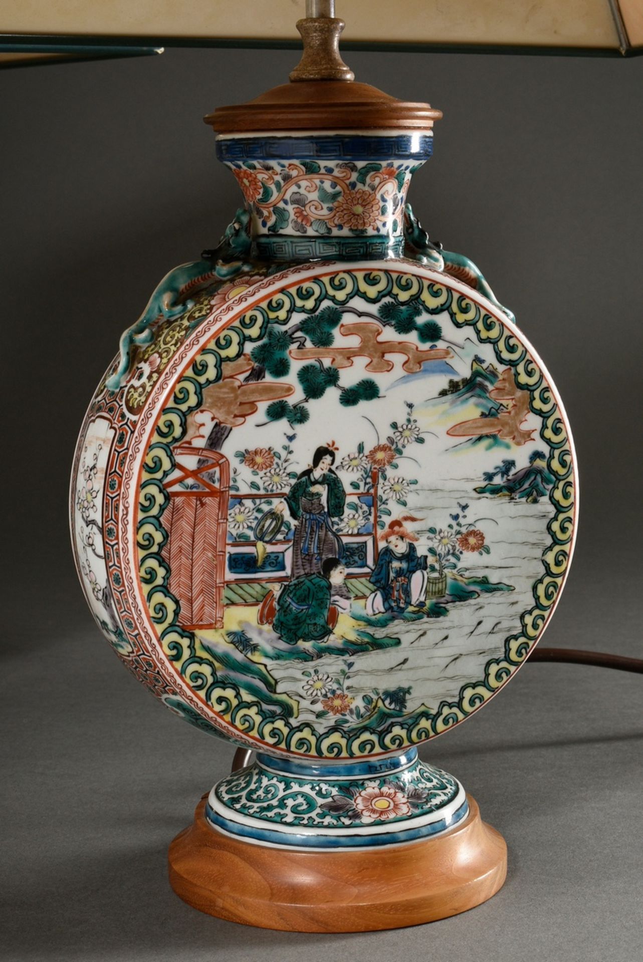 Pair of Japanese Kutani Moonflask vases with polychrome painting "Garden scenes" mounted as lamps,  - Image 5 of 7