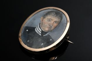 Miniaturportrait „Mann in preußischer Uniform“ in Rotgold 585 Rahmung mit Glas, Gouache, um 1830, v