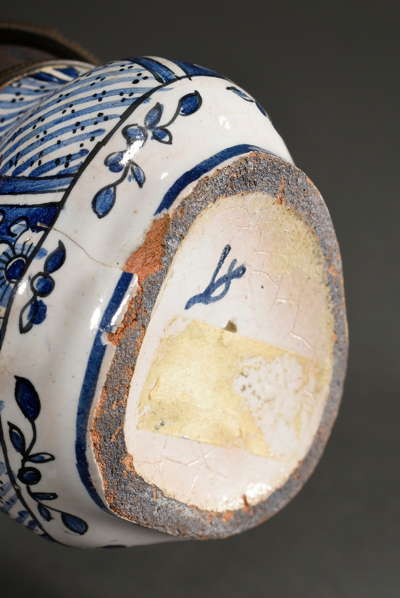 Small cambered Delft tabatiere with blue painting decoration "River Landscape", 18th/19th c., botto - Image 5 of 7