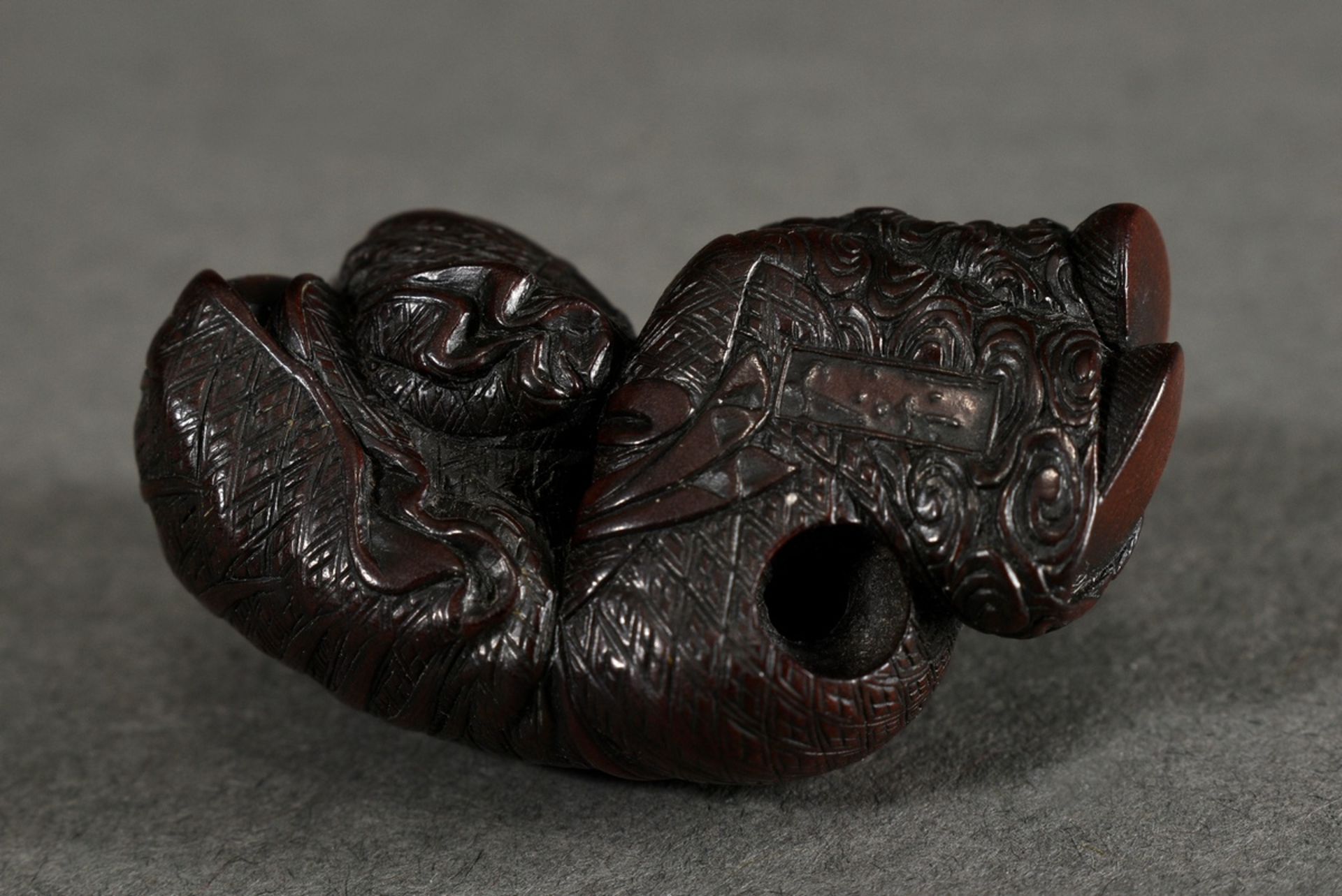 Cherry wood netsuke "Sleeping Shojo", finely carved, beautiful patina of use, sign. in Ukibori: Tad - Image 6 of 8