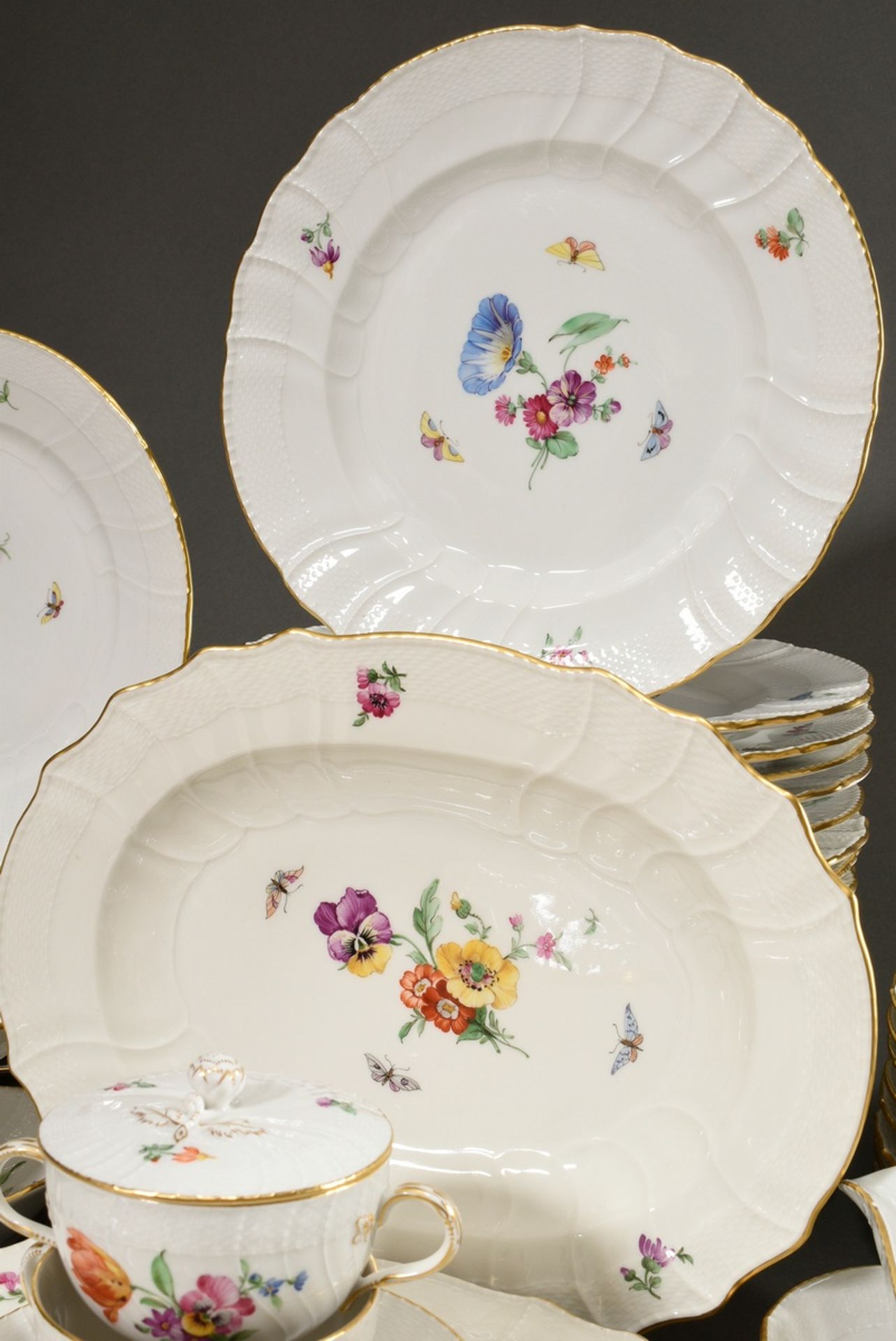114 pieces KPM dinner service "Neuosier" with polychrome painting "flowers and insects" consisting  - Image 9 of 14