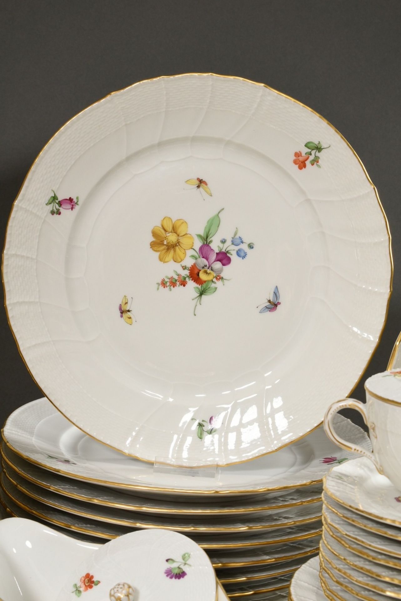 114 pieces KPM dinner service "Neuosier" with polychrome painting "flowers and insects" consisting  - Image 10 of 14