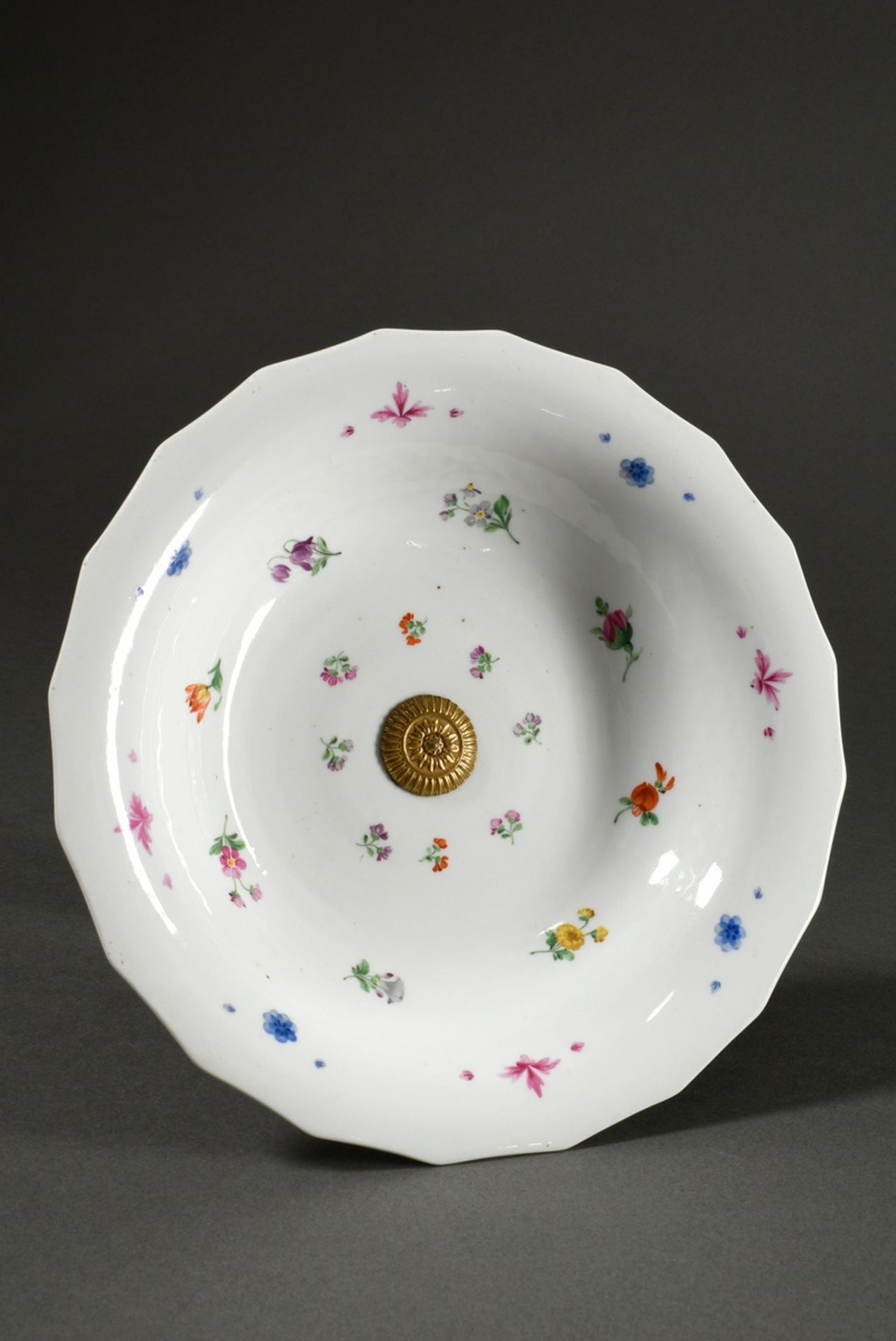 Meissen Biedermeier centrepiece bowl with relief rim and polychrome "Streublumen" painting, 19th c. - Image 3 of 5