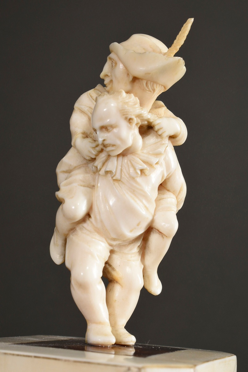 Fine ivory carving "Callot's Gnomes Piggyback" with screwable head on a high base with ivory and fo - Image 3 of 7