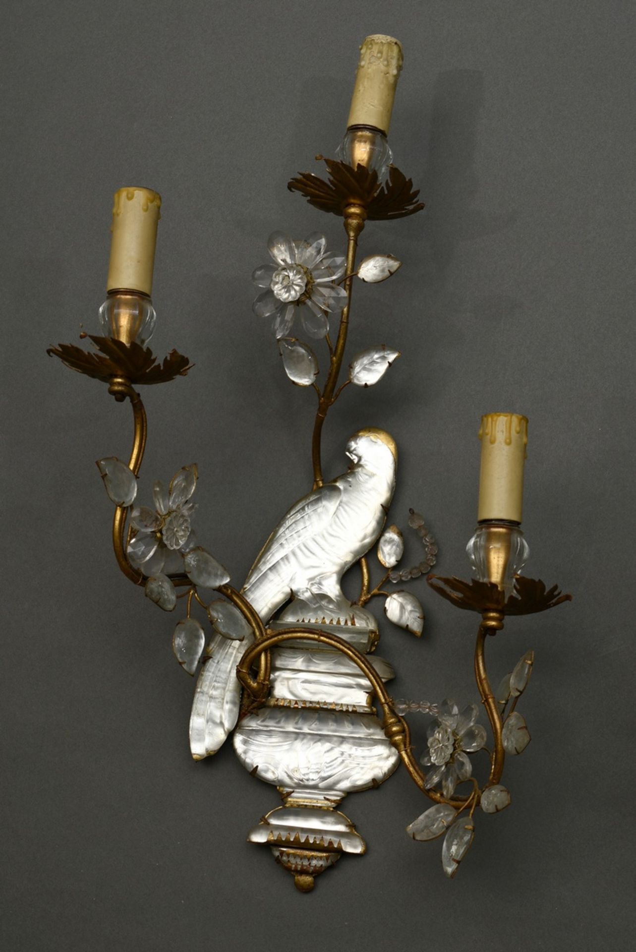 Pair of figural Maison Baguès appliqués in the form of seated parrots, each with three vegetal twis - Image 2 of 8
