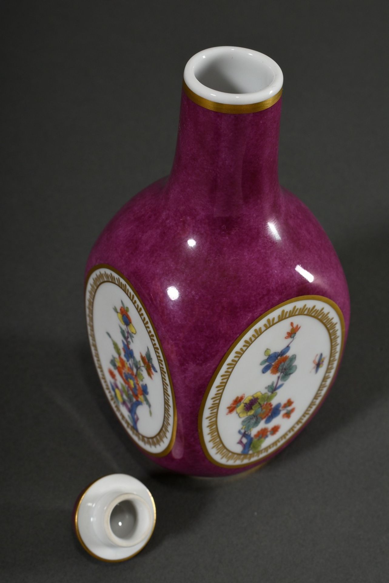 Meissen square sake bottle after an Asian model with polychrome Kakiemon decoration in ocval cartou - Image 3 of 4