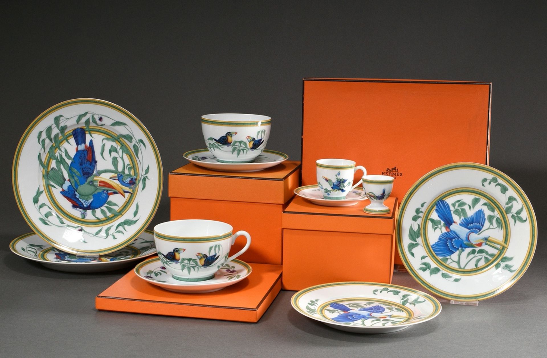 8 Pieces Hermès tableware "Toucans" consisting of: 2 big plates (Ø 27cm), 2 small plates (Ø 22cm),  - Image 2 of 5