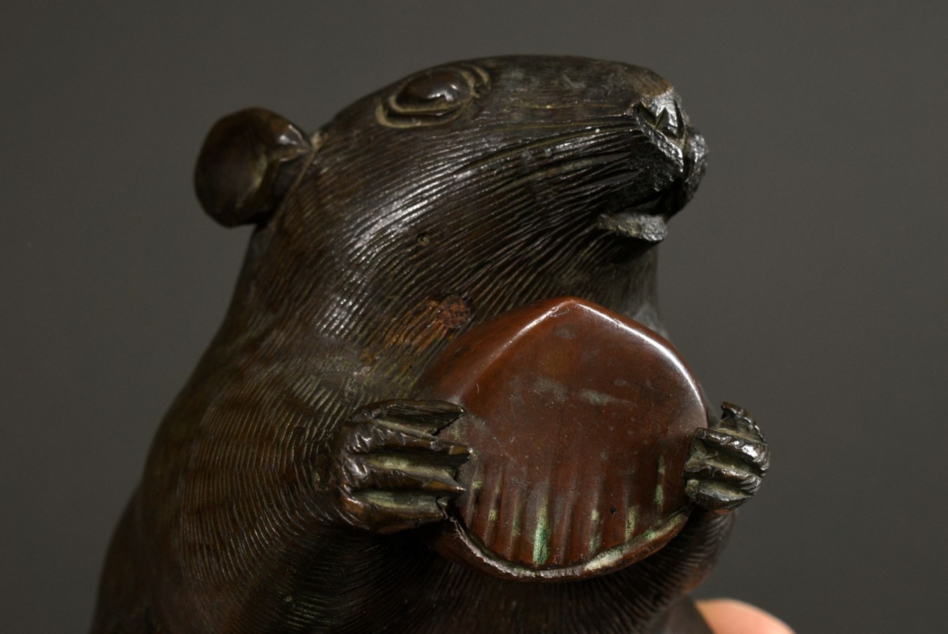 Japanese bronze "Rat with chestnut", sign., Meiji period, h. 9,5cm, tail replaced - Image 5 of 6