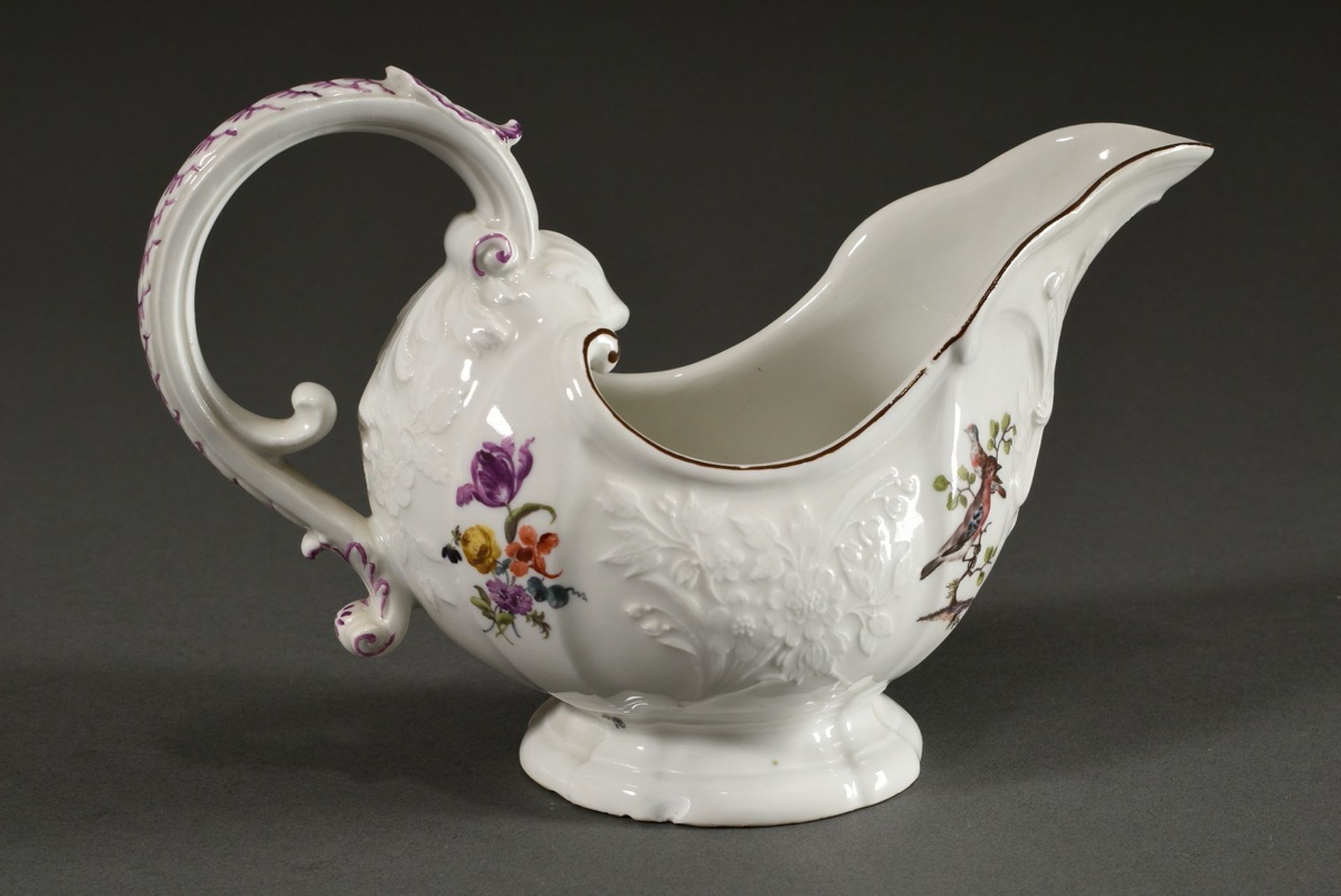 Meissen sauce boat with polychrome painting "Bird and Dog" as well as rich relief, h. 14,7cm, Prove - Image 2 of 6