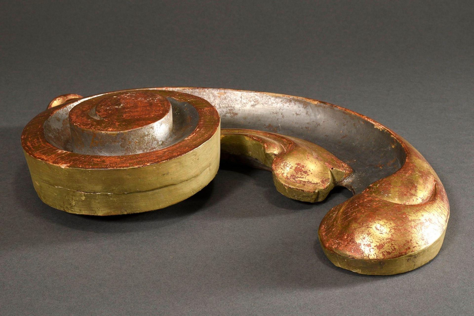 Carving "Volute", lime wood gilded and silvered, ca. 41x28x8cm, small defects - Image 3 of 3