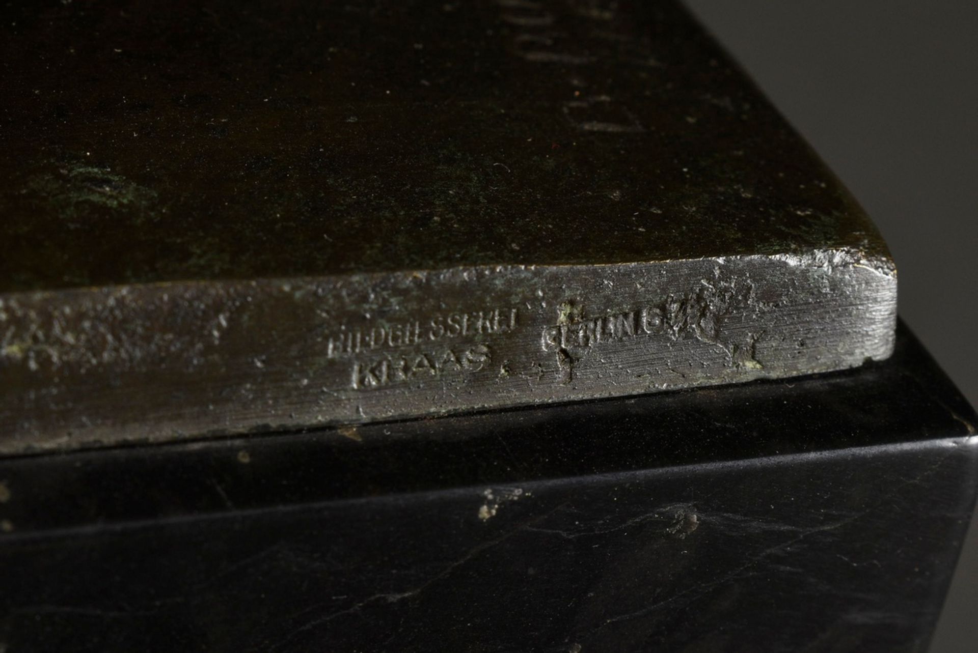Butzke, Bernhard (1867-1952) "Reh mit Kitz", Bronze, dunkel patiniert, Plinthe sign./bez., Bildgies - Bild 4 aus 5