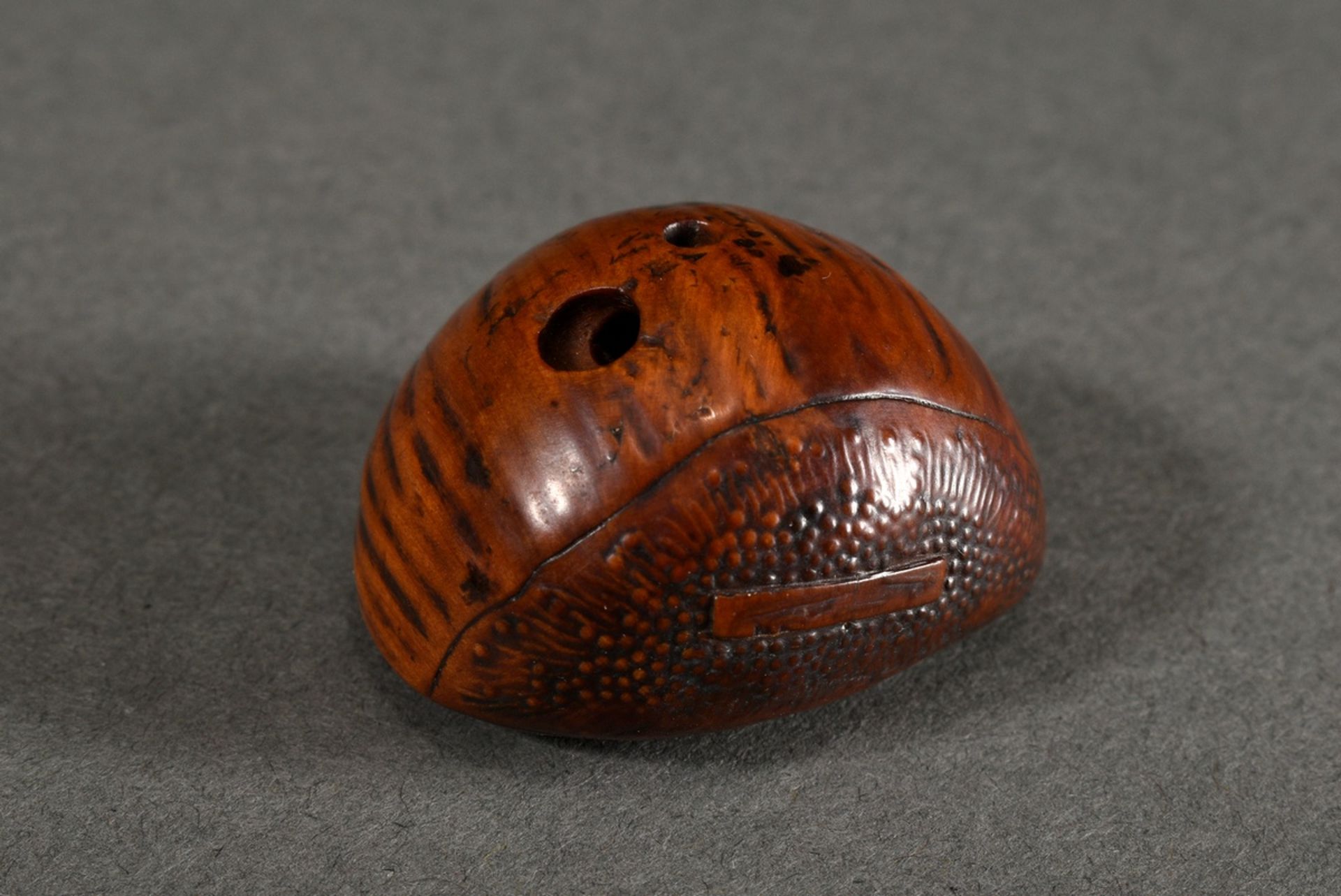 Boxwood netsuke "Chestnut", base with signature in Ukibori sign. Tadatoshi, beautiful patina of use - Image 7 of 7