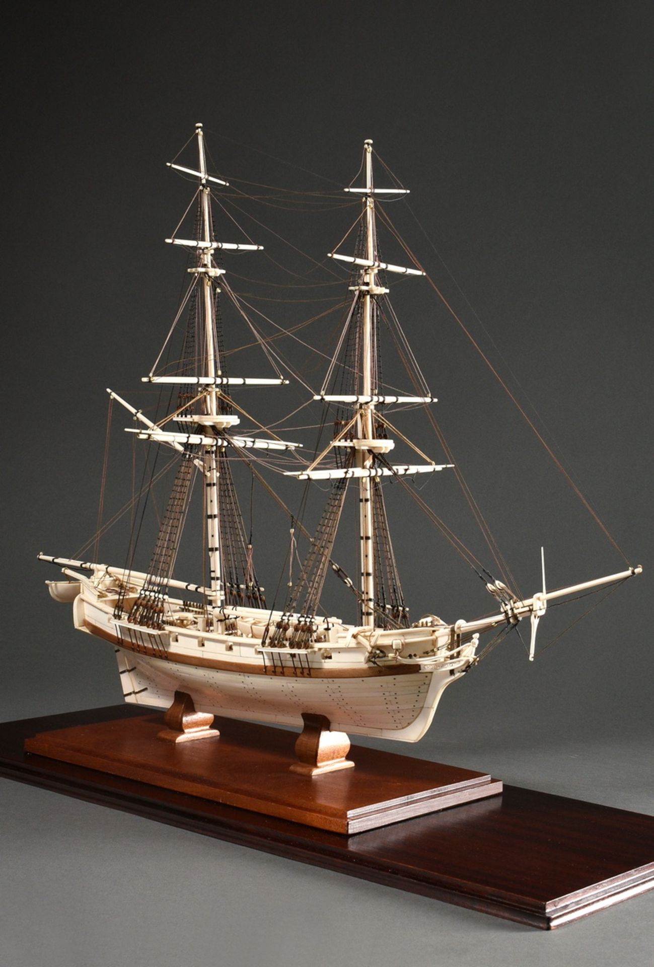 Scrimshaw model ship of the 18 gun brig "Irene" with filigree rigging on wooden base, detailed hand - Image 2 of 15