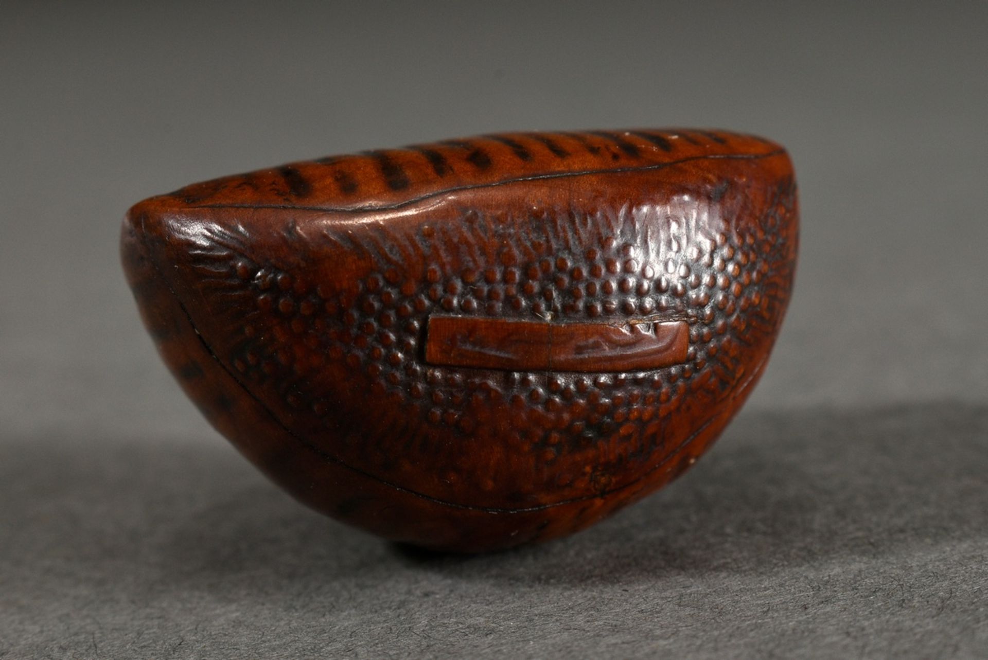 Boxwood netsuke "Chestnut", base with signature in Ukibori sign. Tadatoshi, beautiful patina of use - Image 6 of 7