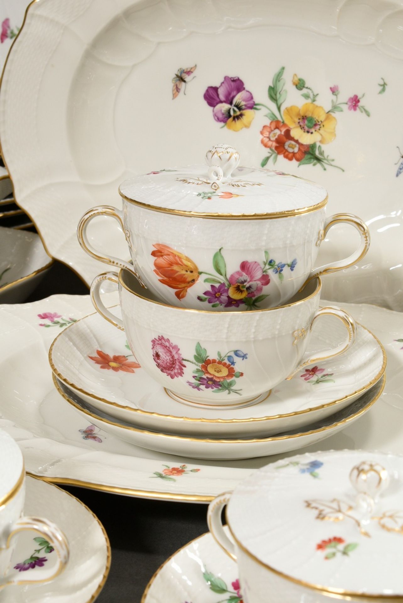 114 pieces KPM dinner service "Neuosier" with polychrome painting "flowers and insects" consisting  - Image 6 of 14