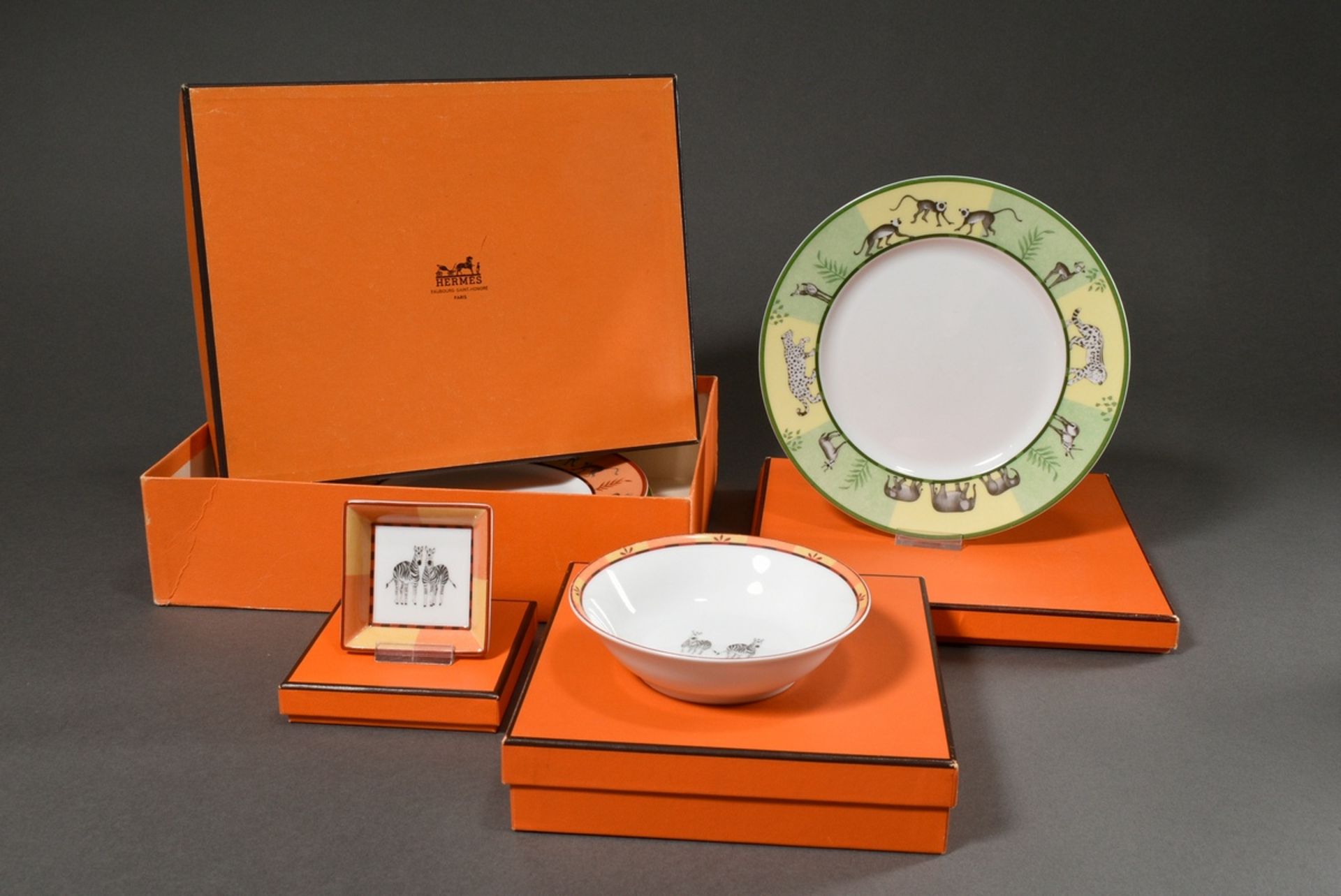 8 Pieces Hermès tableware "Africa" consisting of: 3 plates (Ø 22,5cm), 2 cups/4 UT (h. 7,5cm), 2 sm - Image 7 of 7