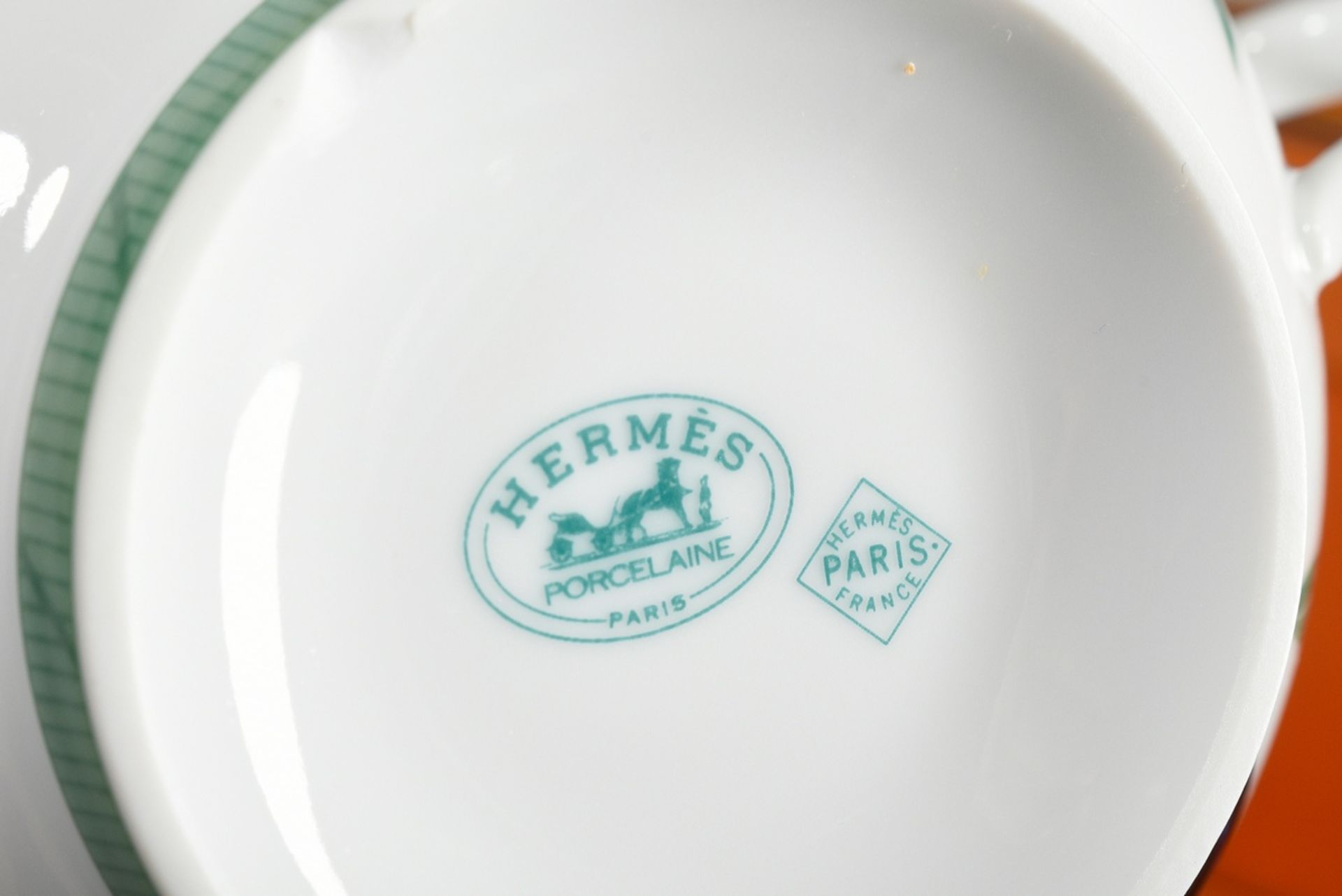 8 Pieces Hermès tableware "Toucans" consisting of: 2 big plates (Ø 27cm), 2 small plates (Ø 22cm),  - Image 5 of 5