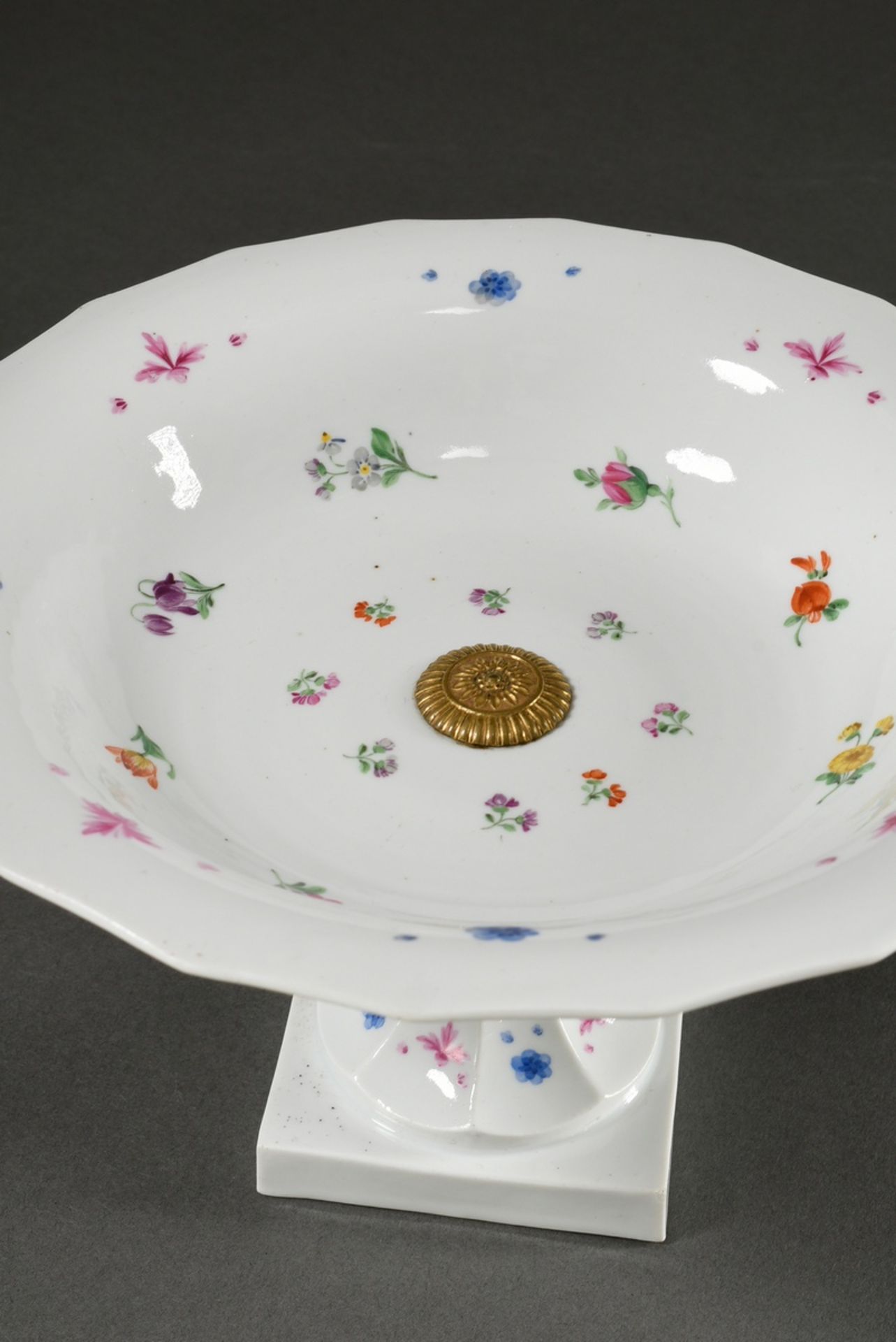 Meissen Biedermeier centrepiece bowl with relief rim and polychrome "Streublumen" painting, 19th c. - Image 2 of 5