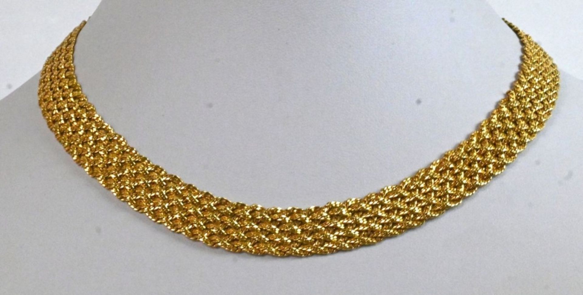 COLLIER